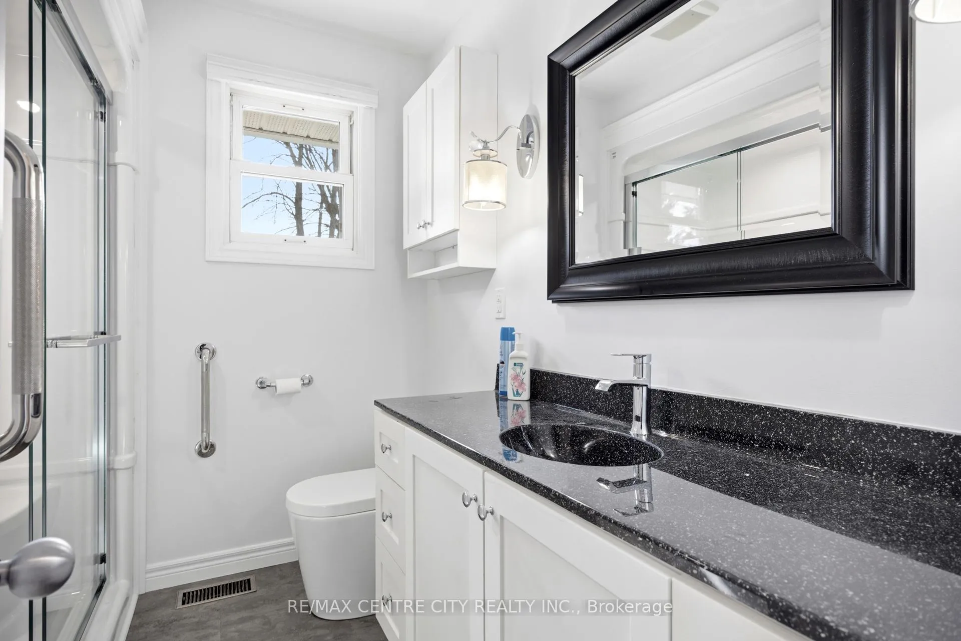 Photo 11 of 72 Elmwood Avenue, St. Thomas — HOMEH