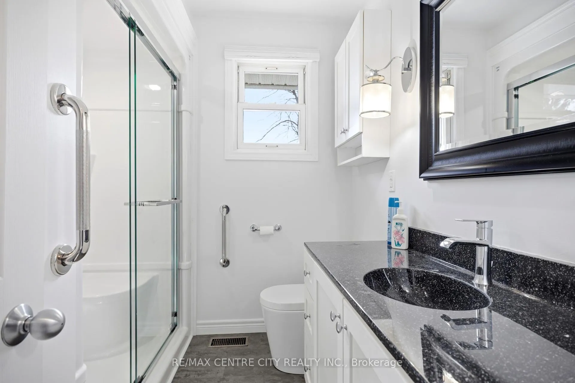 Photo 12 of 72 Elmwood Avenue, St. Thomas — HOMEH