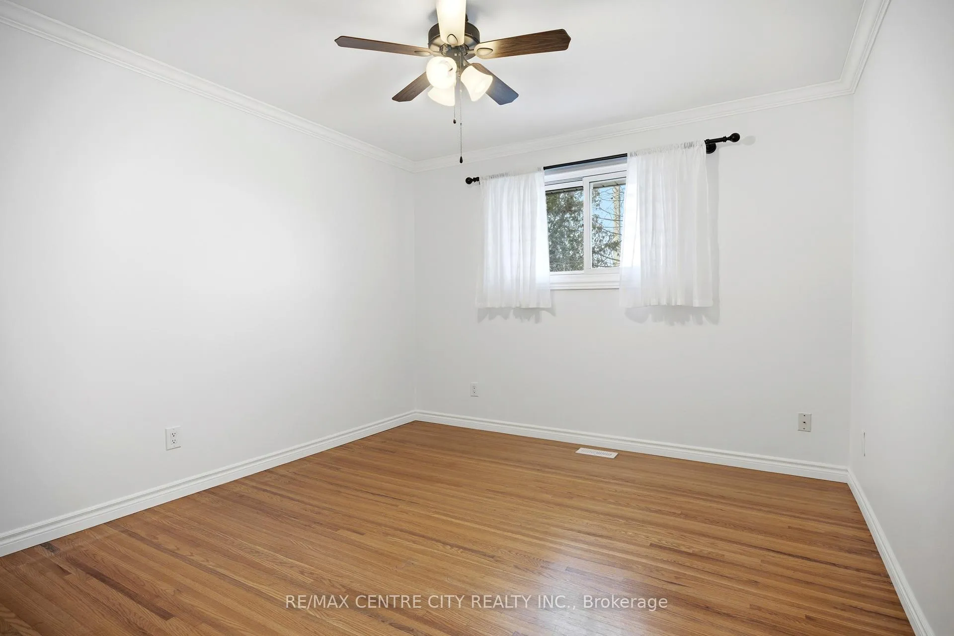 Photo 16 of 72 Elmwood Avenue, St. Thomas — HOMEH