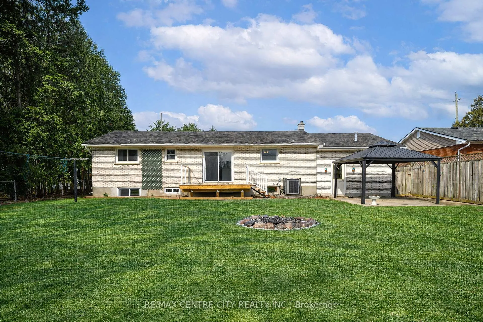 Photo 26 of 72 Elmwood Avenue, St. Thomas — HOMEH