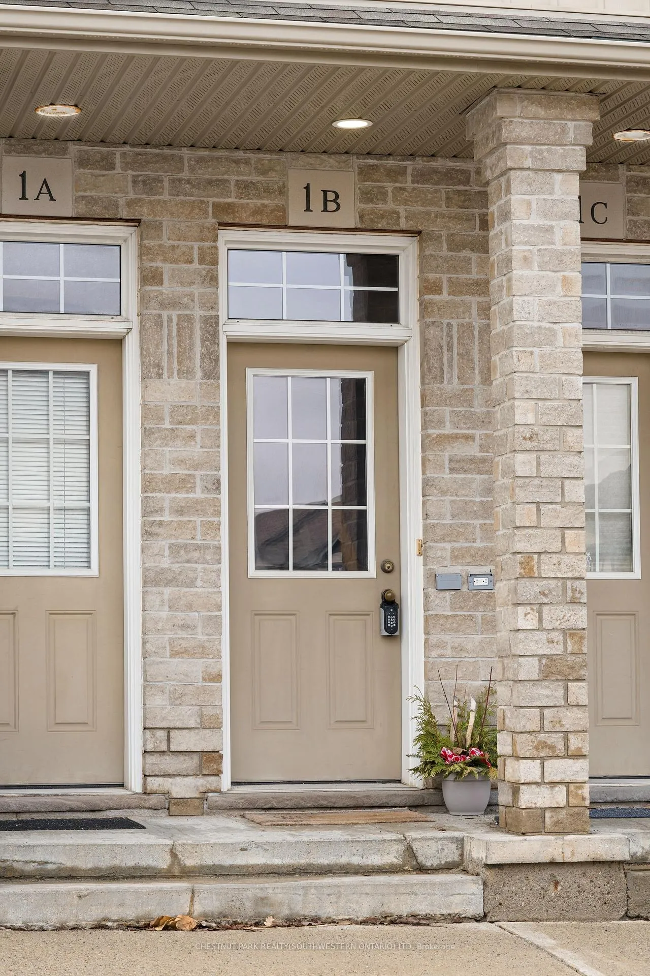 Photo 3 of Unit 1B, 240 Westmeadow Drive, Kitchener — HOMEH