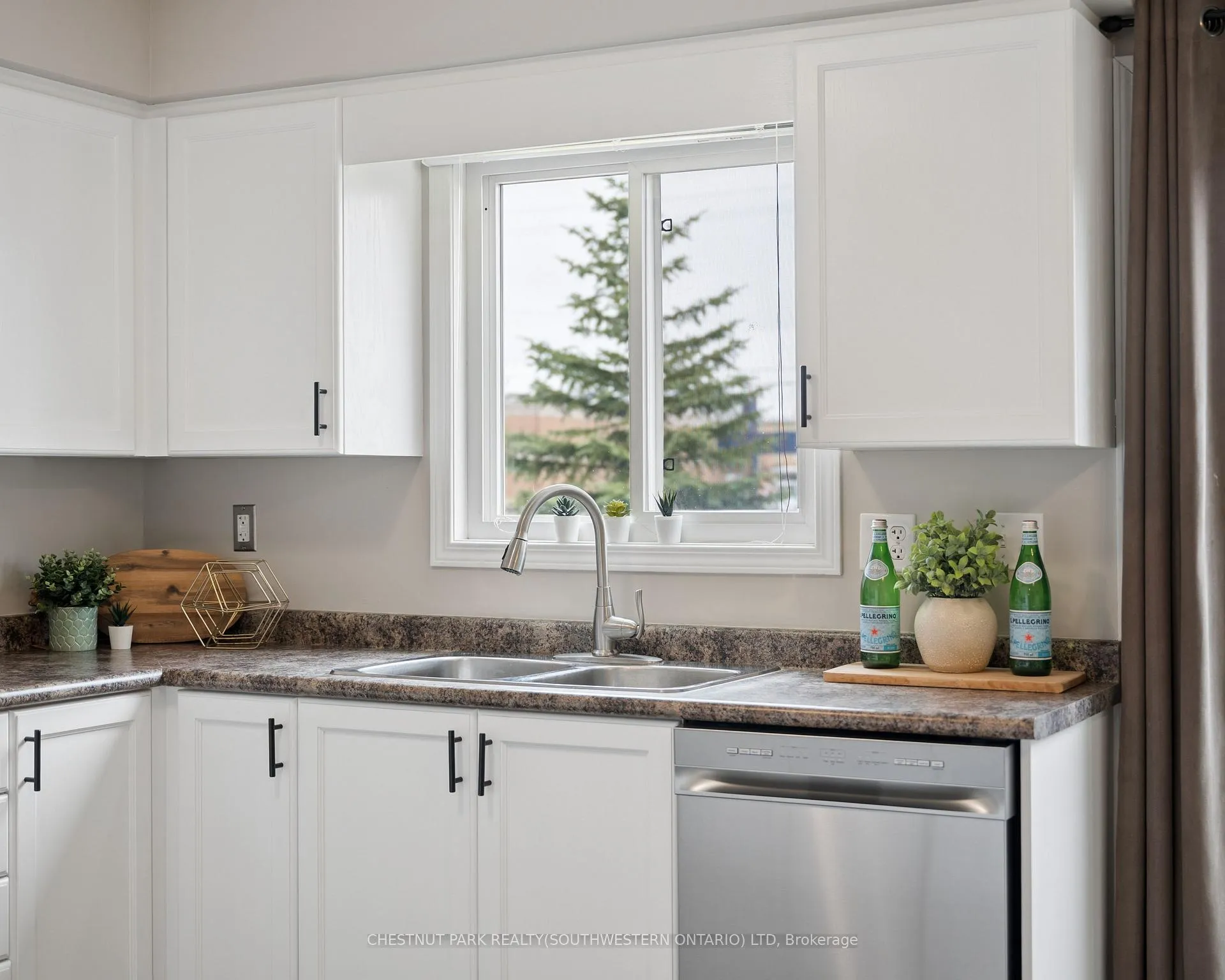 Photo 13 of Unit 1B, 240 Westmeadow Drive, Kitchener — HOMEH