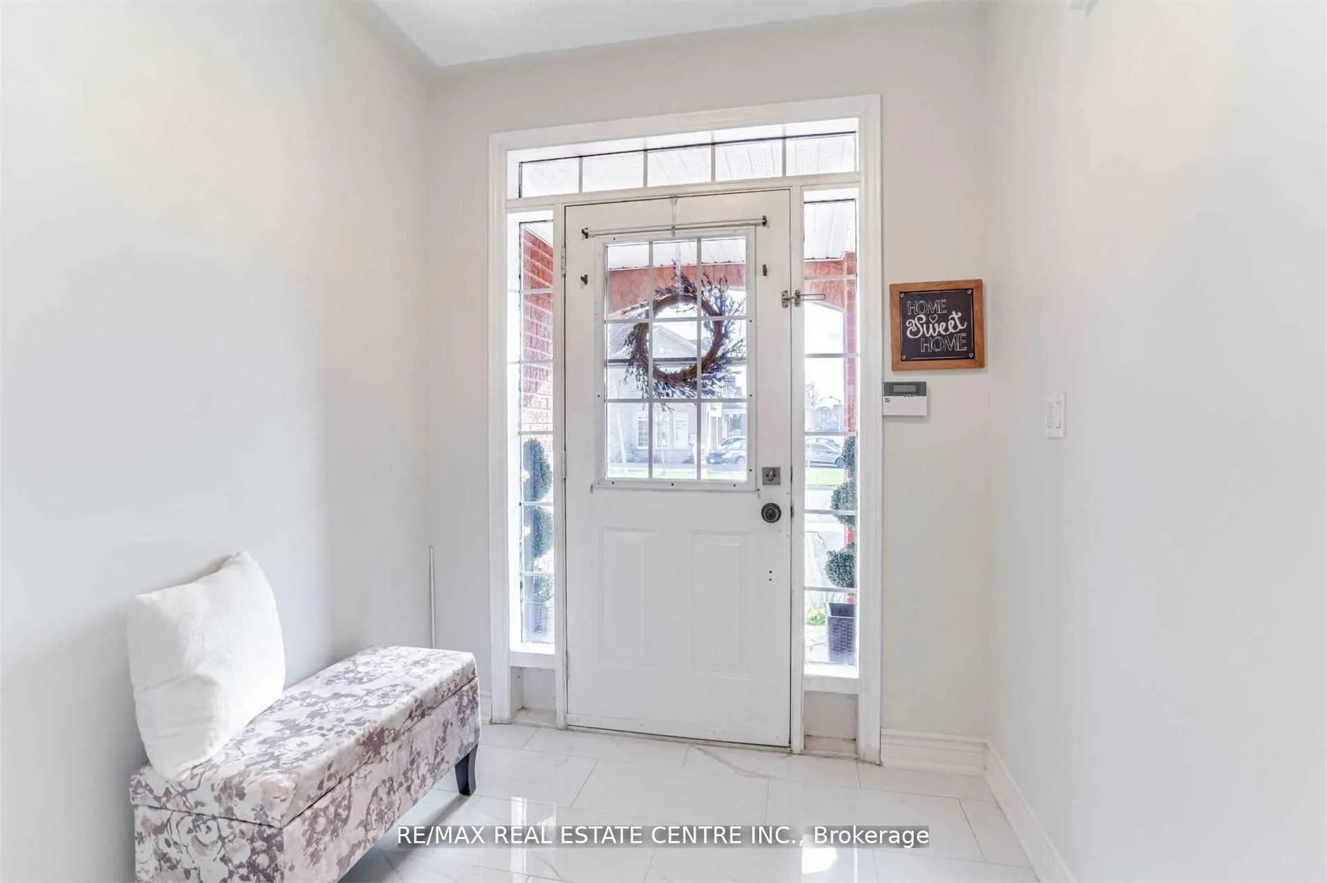 Photo 3 of 57 Woodhaven Drive, Brampton, Fletcher's Meadow — HOMEH
