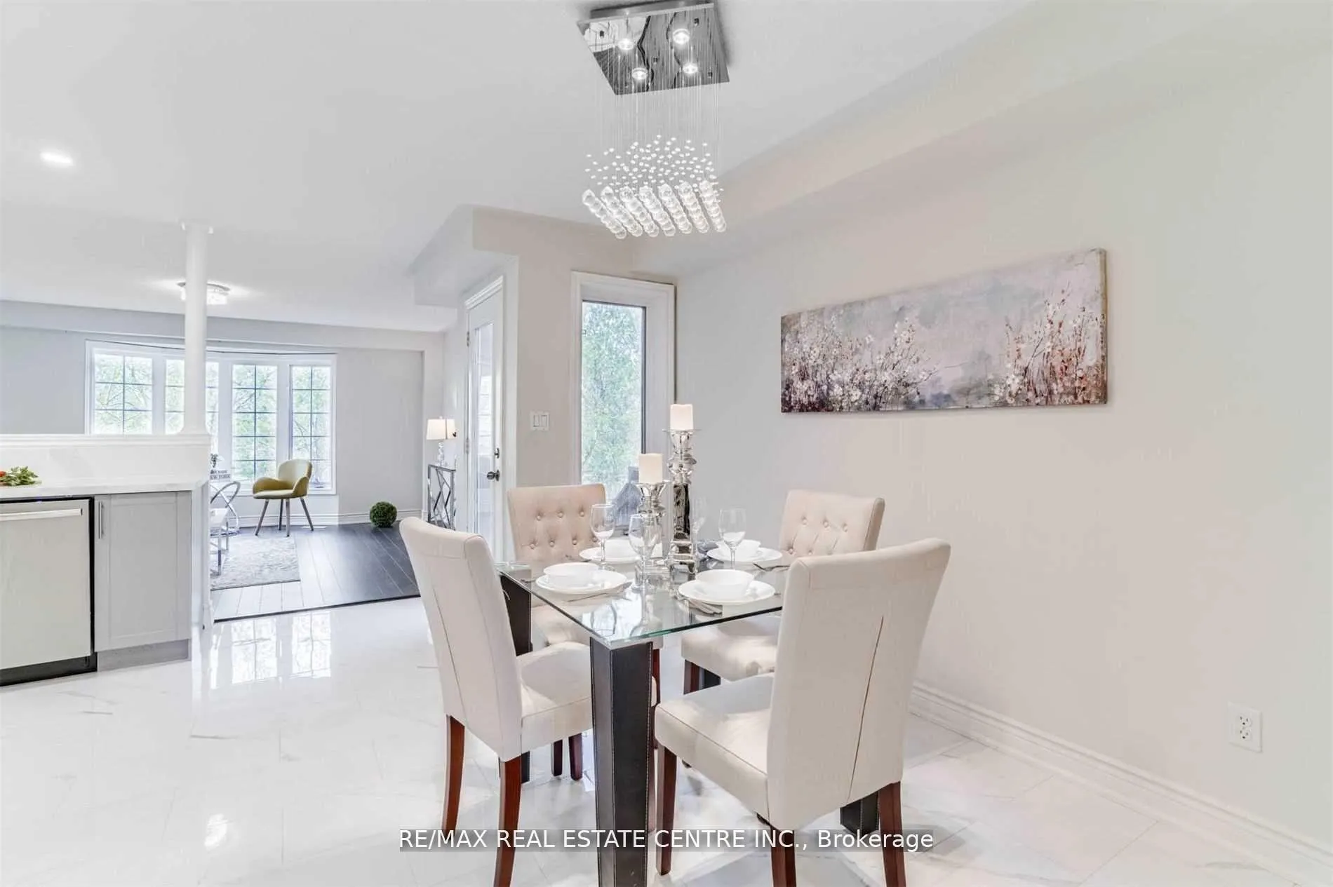 Photo 4 of 57 Woodhaven Drive, Brampton, Fletcher's Meadow — HOMEH
