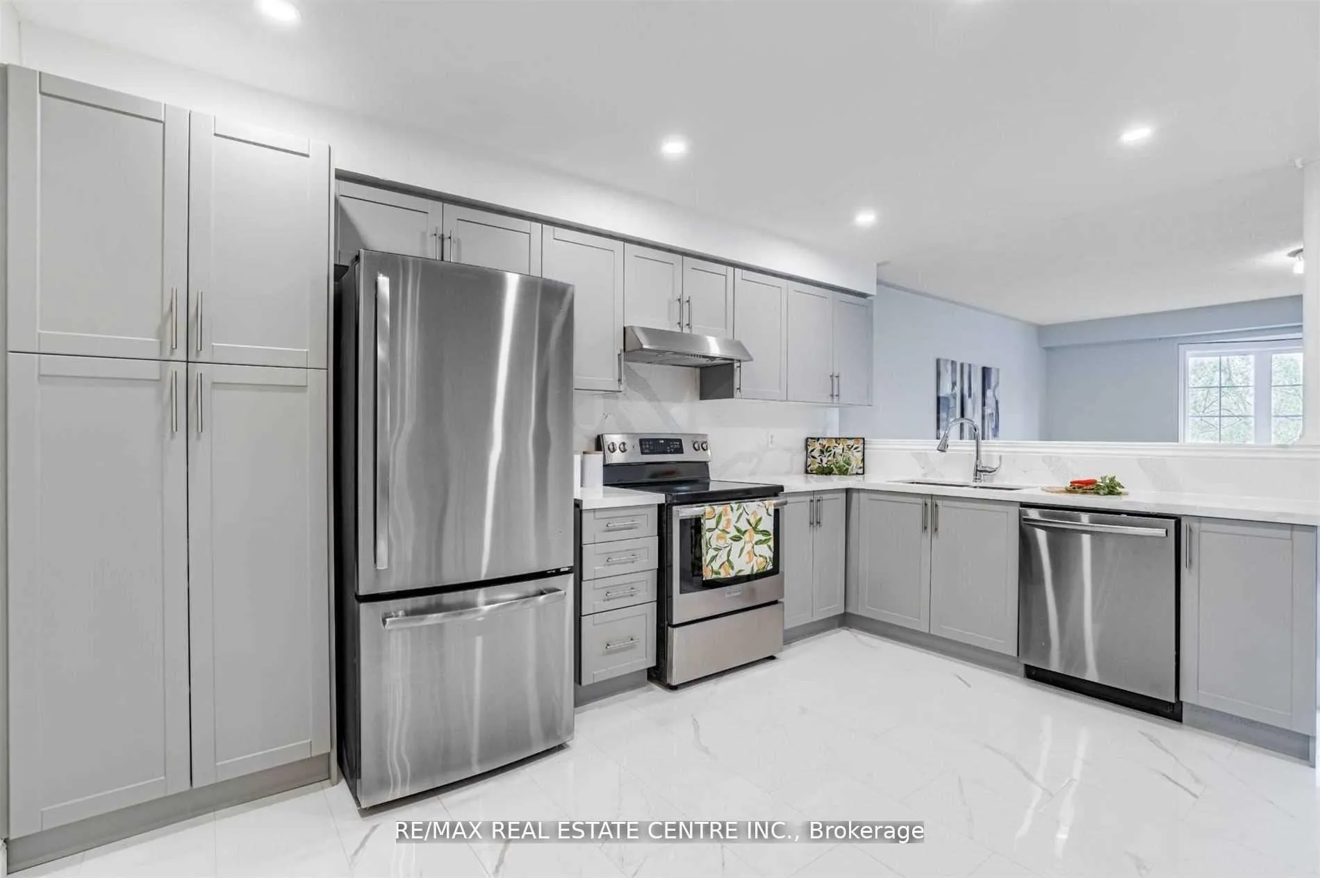 Photo 10 of 57 Woodhaven Drive, Brampton, Fletcher's Meadow — HOMEH