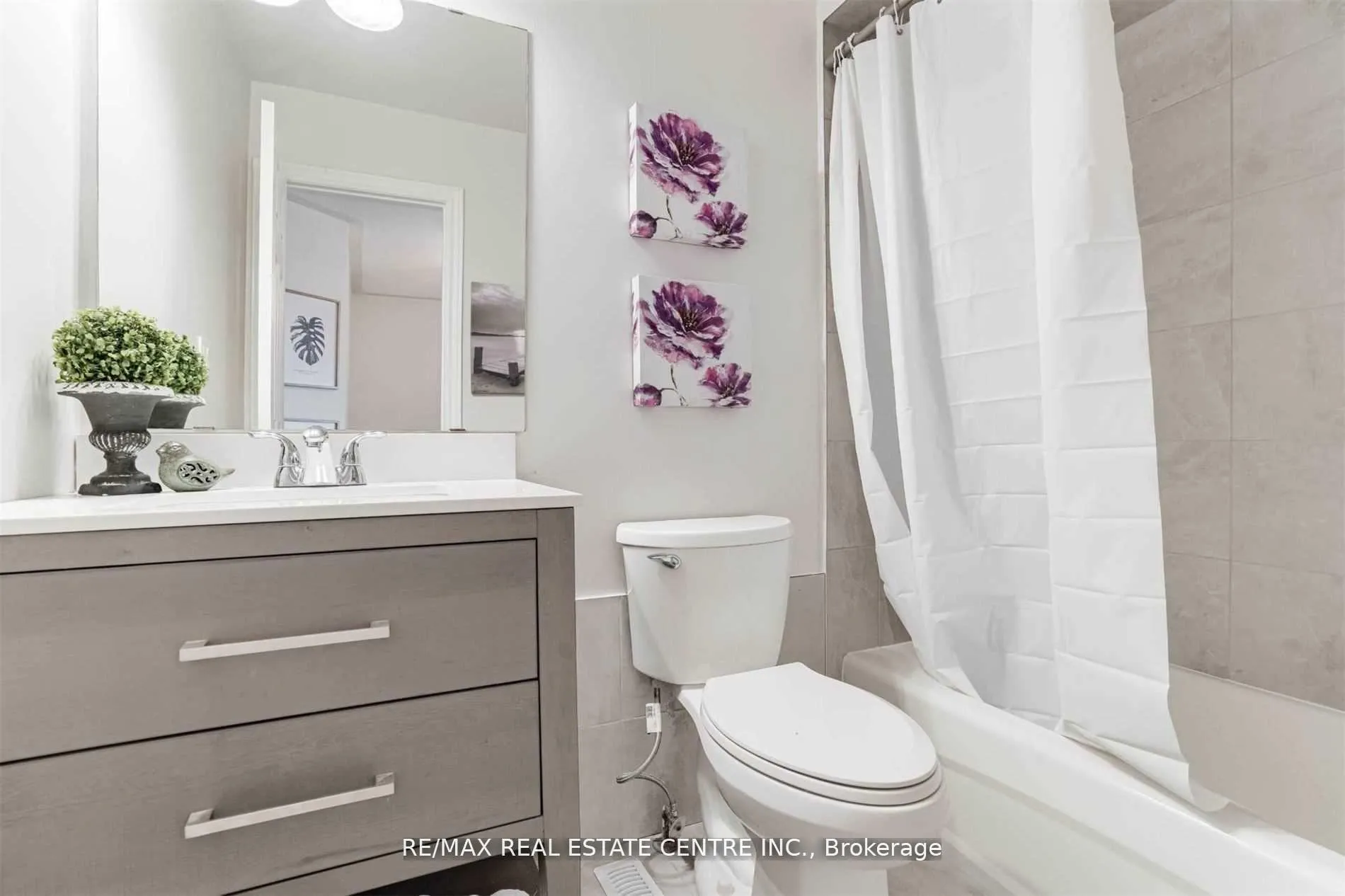 Photo 15 of 57 Woodhaven Drive, Brampton, Fletcher's Meadow — HOMEH
