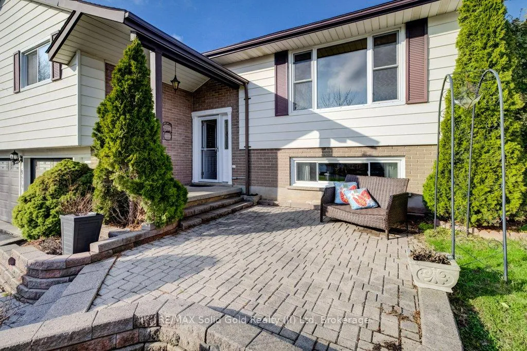 Photo 3 of 330 Daleview Place, Waterloo — HOMEH