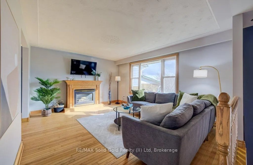 Photo 5 of 330 Daleview Place, Waterloo — HOMEH