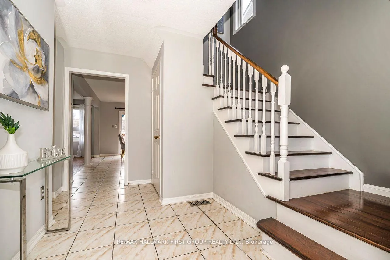 Photo 3 of 1636 Sarasota Crescent, Oshawa, Samac — HOMEH