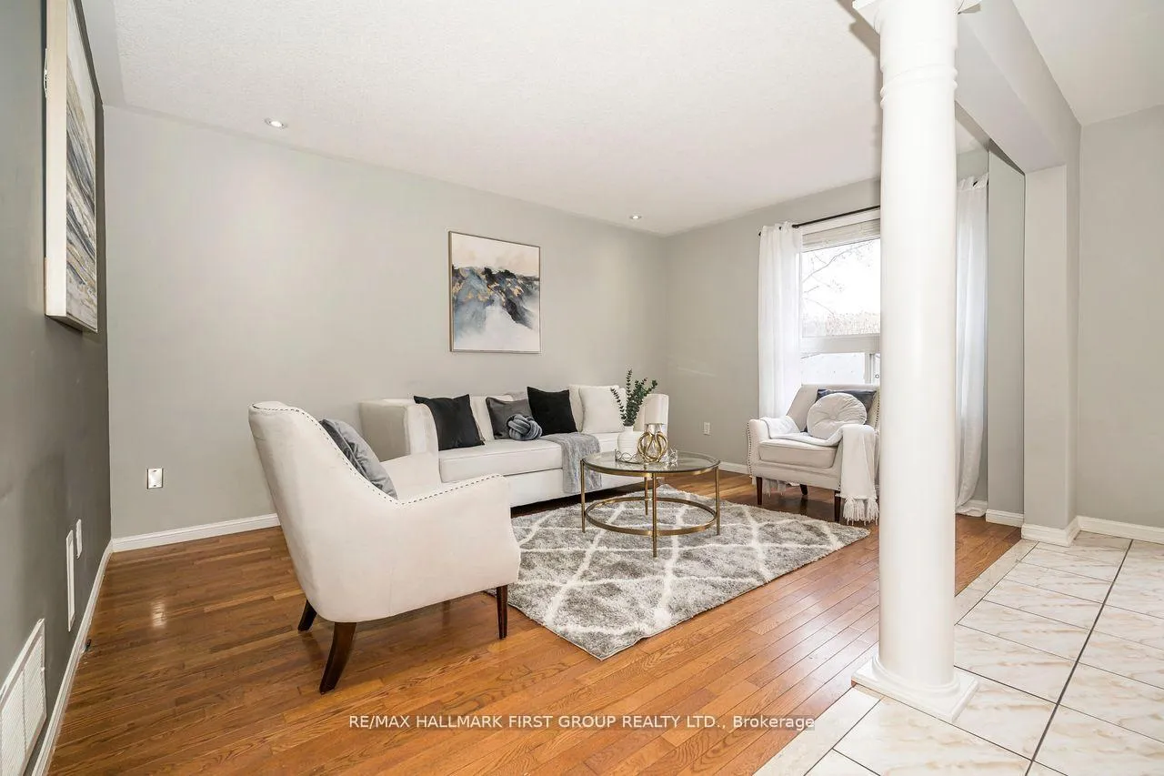 Photo 5 of 1636 Sarasota Crescent, Oshawa, Samac — HOMEH