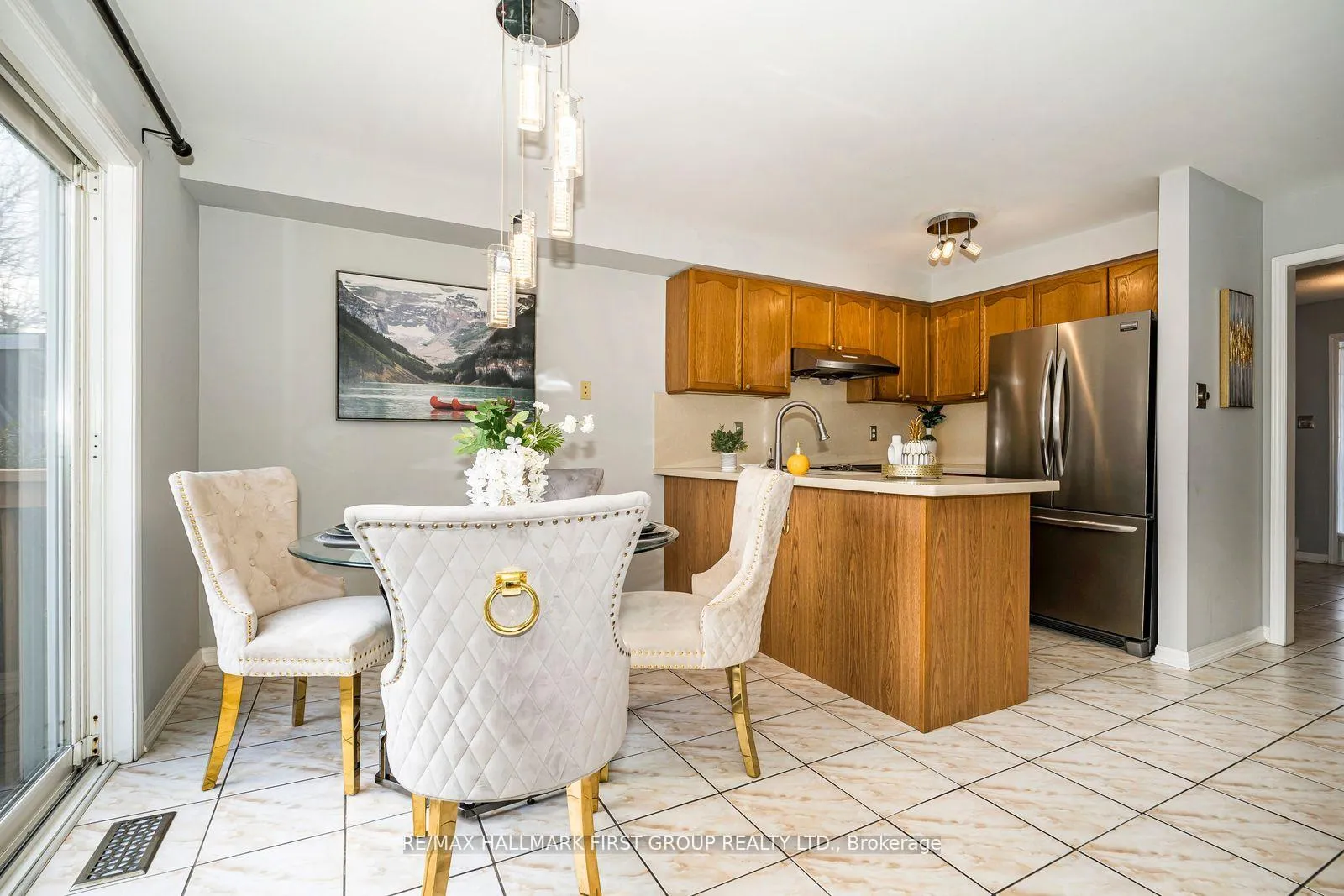 Photo 9 of 1636 Sarasota Crescent, Oshawa, Samac — HOMEH