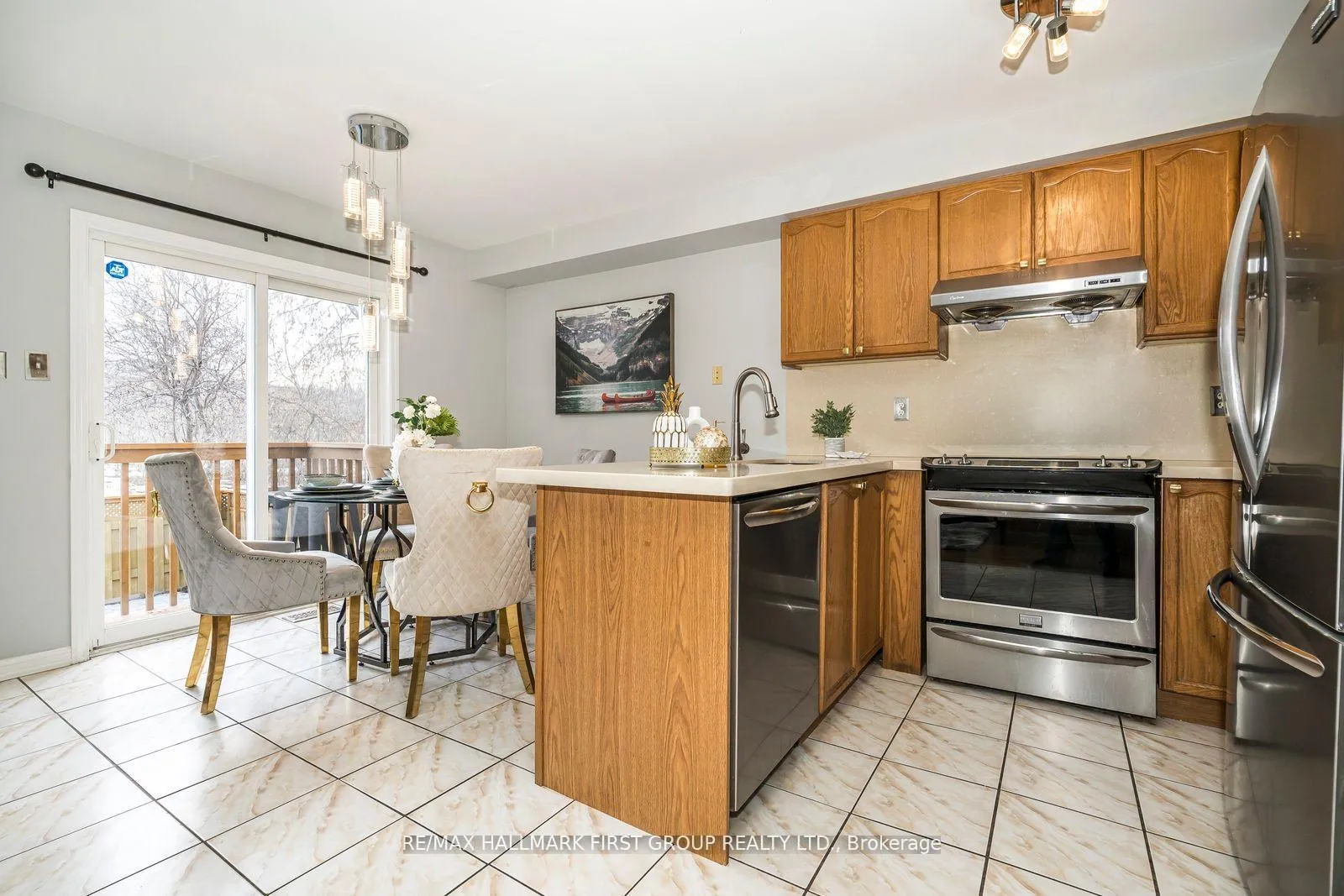 Photo 10 of 1636 Sarasota Crescent, Oshawa, Samac — HOMEH