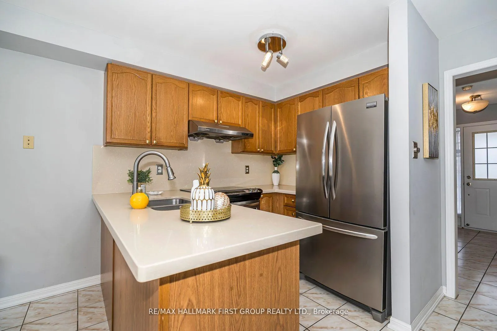 Photo 11 of 1636 Sarasota Crescent, Oshawa, Samac — HOMEH