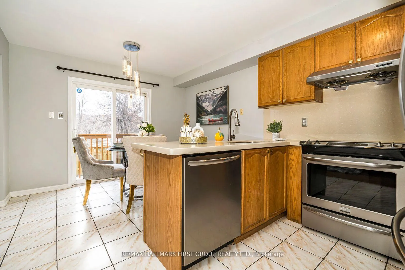 Photo 12 of 1636 Sarasota Crescent, Oshawa, Samac — HOMEH