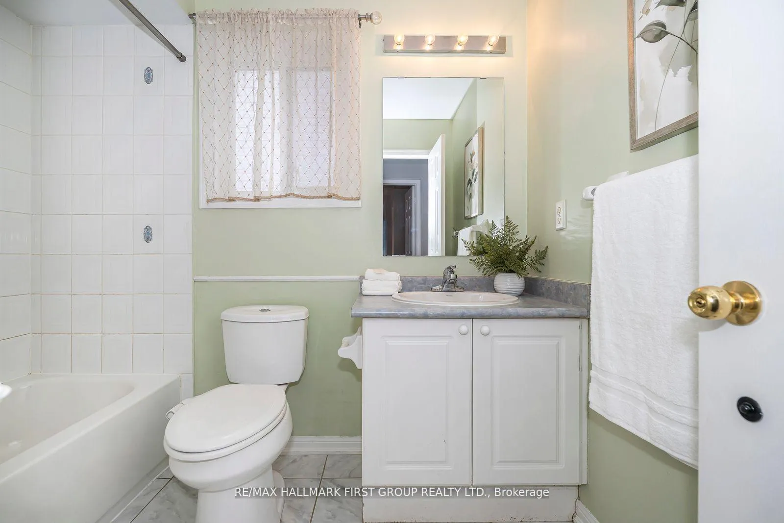 Photo 31 of 1636 Sarasota Crescent, Oshawa, Samac — HOMEH