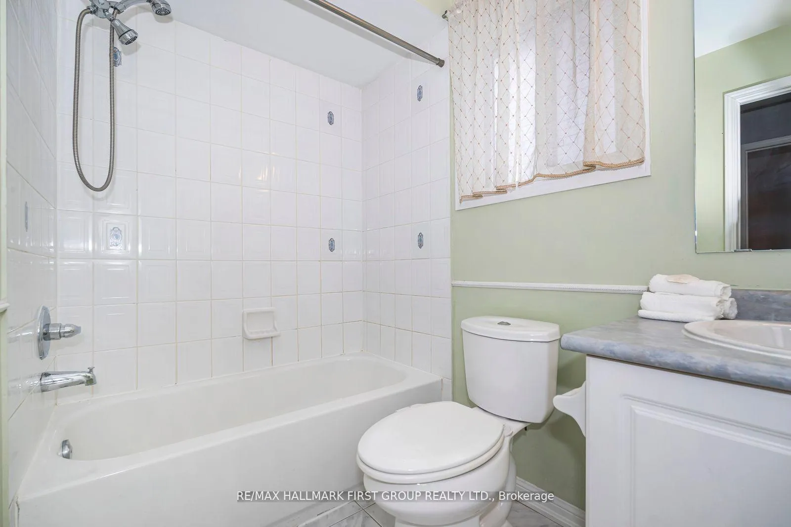 Photo 32 of 1636 Sarasota Crescent, Oshawa, Samac — HOMEH