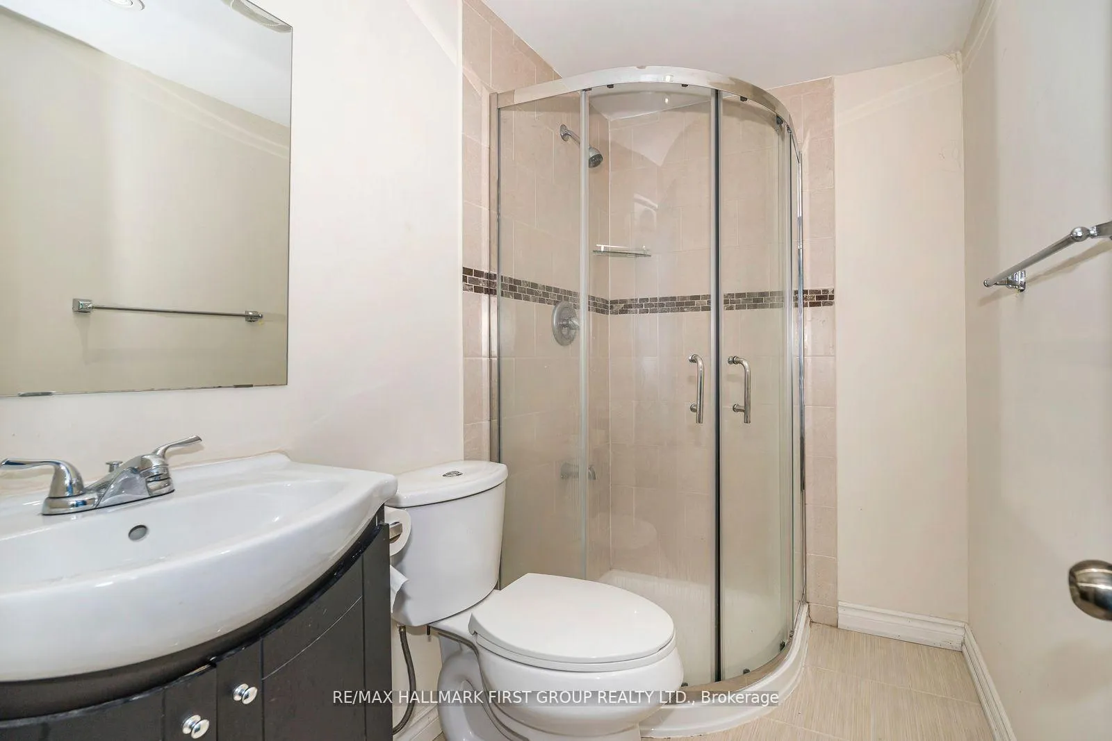 Photo 39 of 1636 Sarasota Crescent, Oshawa, Samac — HOMEH