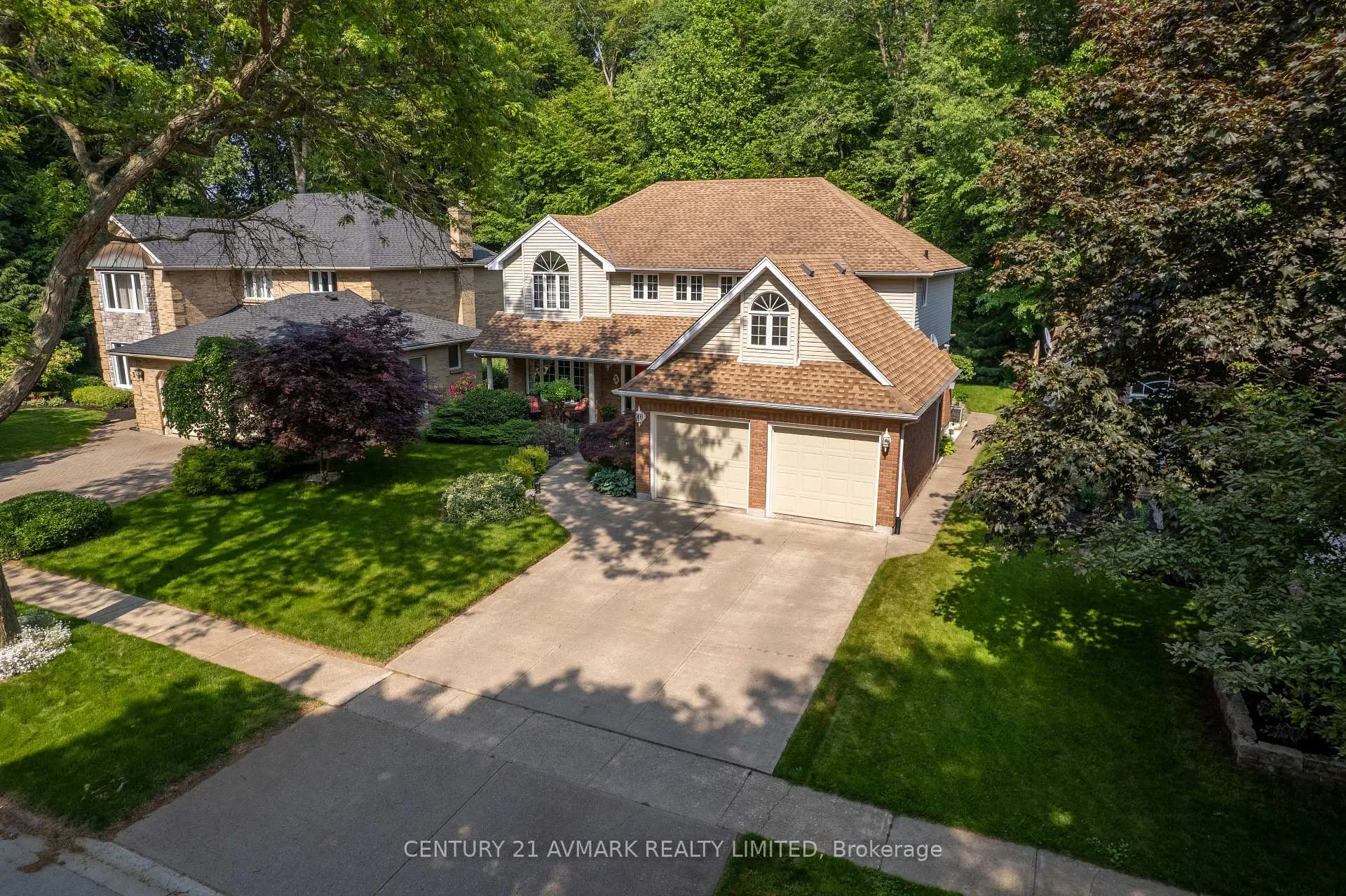 Photo 2 of 5 Milburn Drive, Pelham, Fonthill — HOMEH