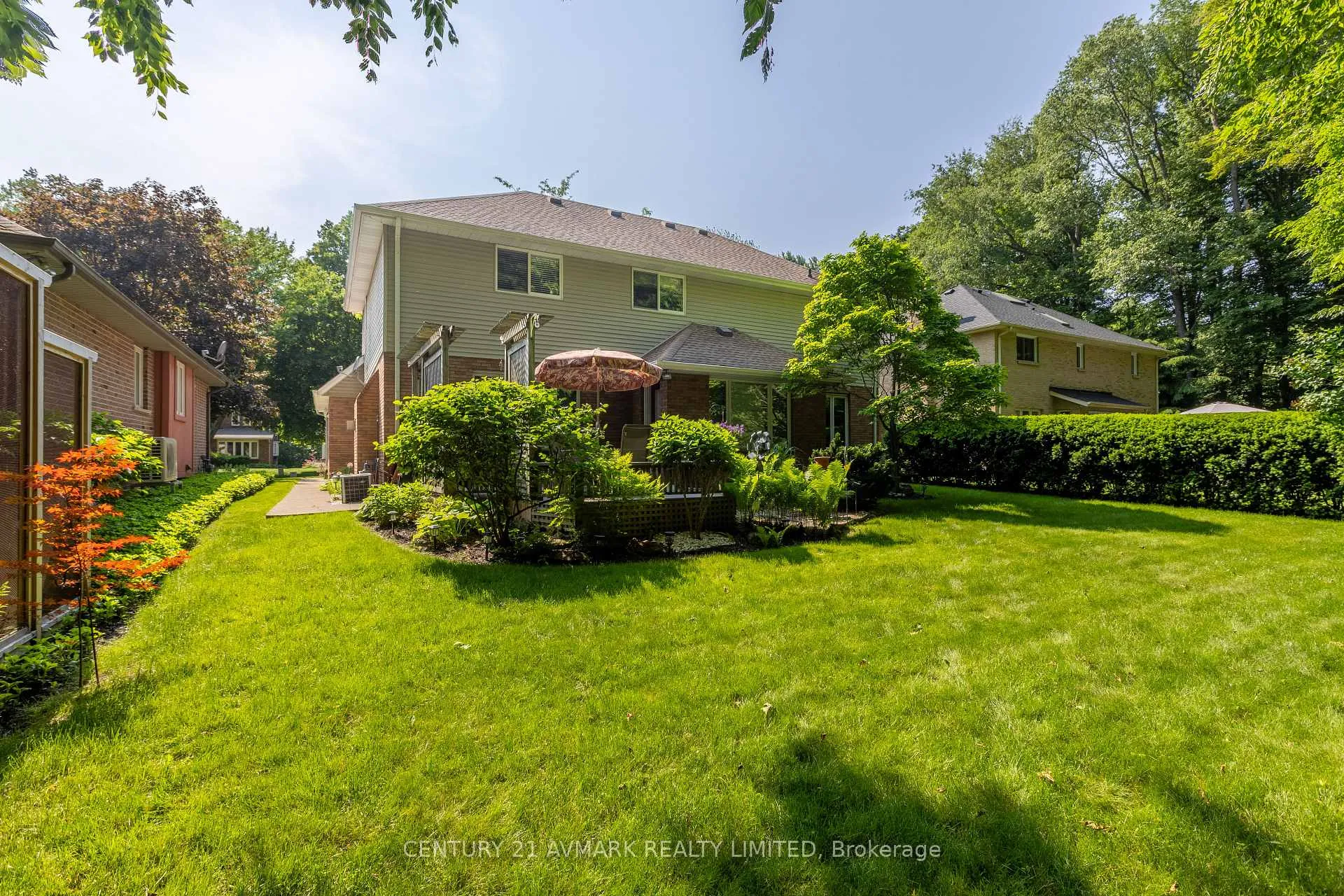 Photo 3 of 5 Milburn Drive, Pelham, Fonthill — HOMEH