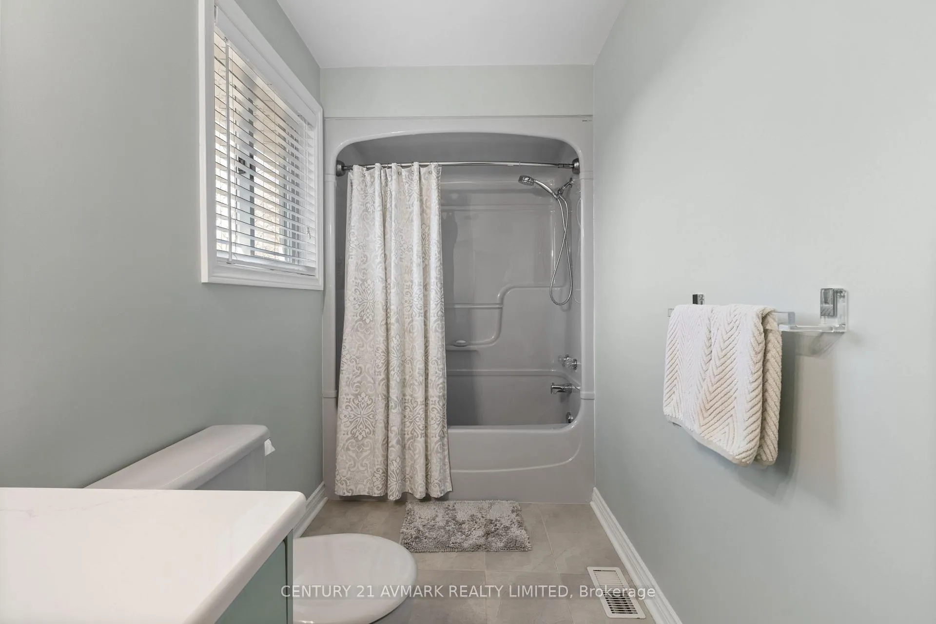 Photo 33 of 5 Milburn Drive, Pelham, Fonthill — HOMEH