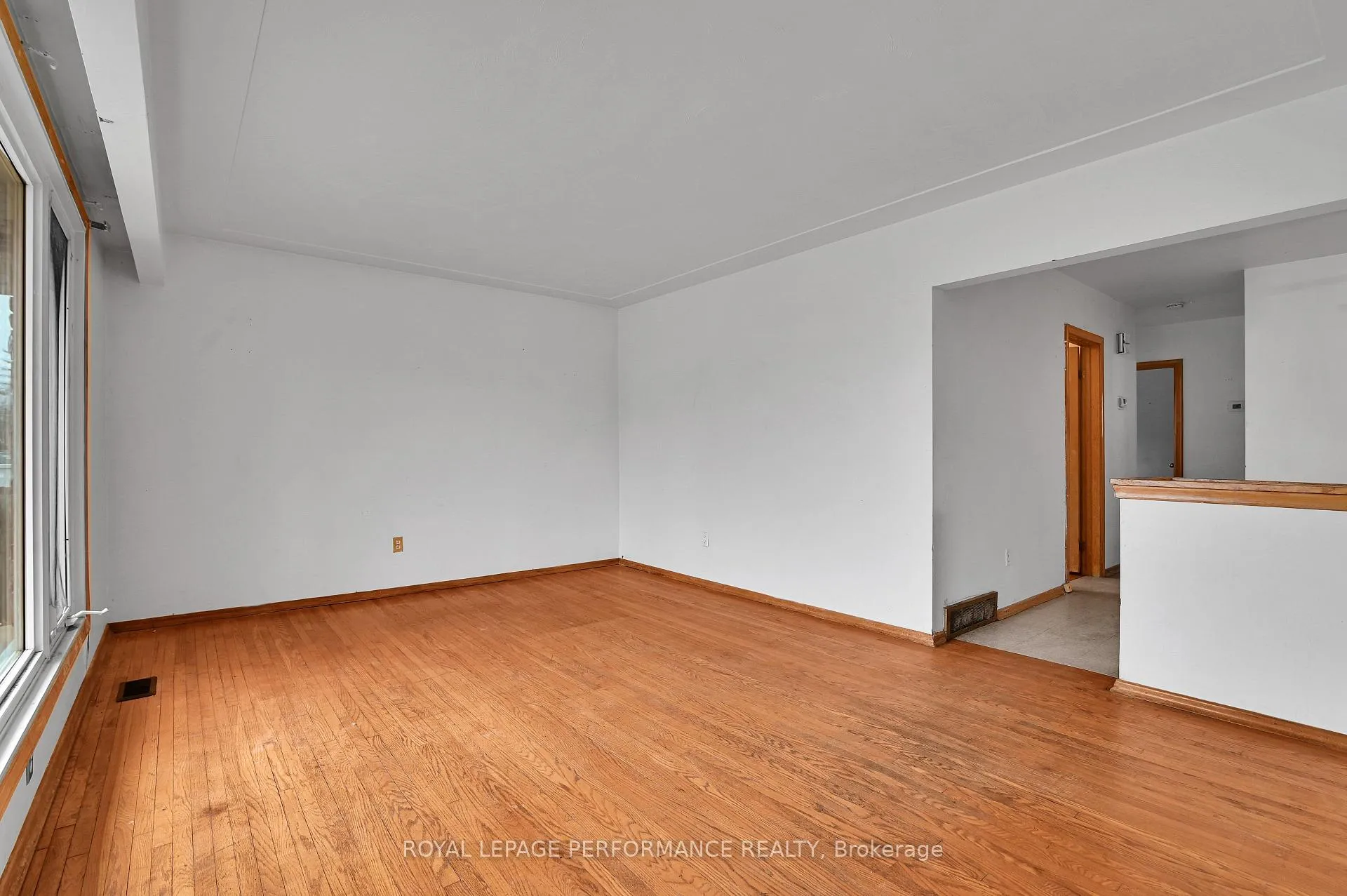 Photo 3 of 759 Pleasant Park Road, Ottawa, Elmvale Acres — HOMEH