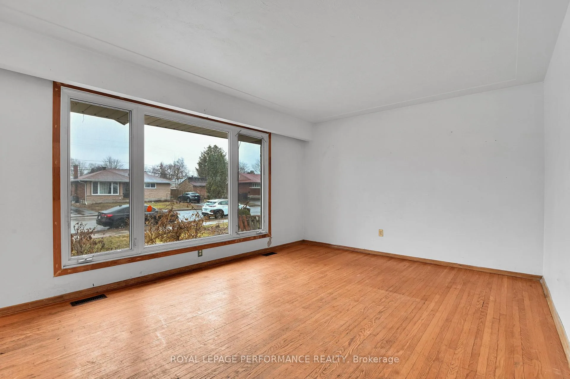 Photo 4 of 759 Pleasant Park Road, Ottawa, Elmvale Acres — HOMEH