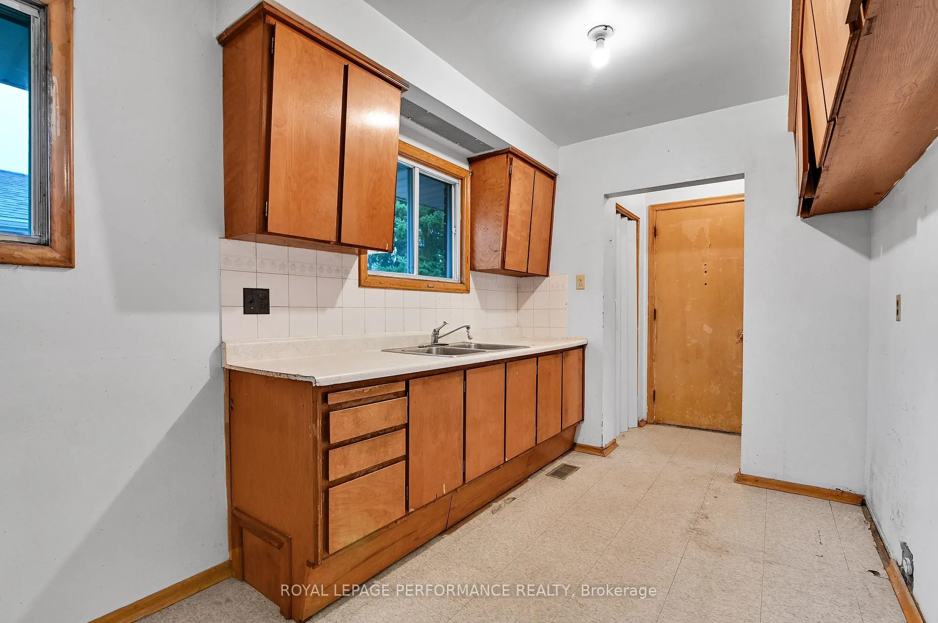 Photo 7 of 759 Pleasant Park Road, Ottawa, Elmvale Acres — HOMEH