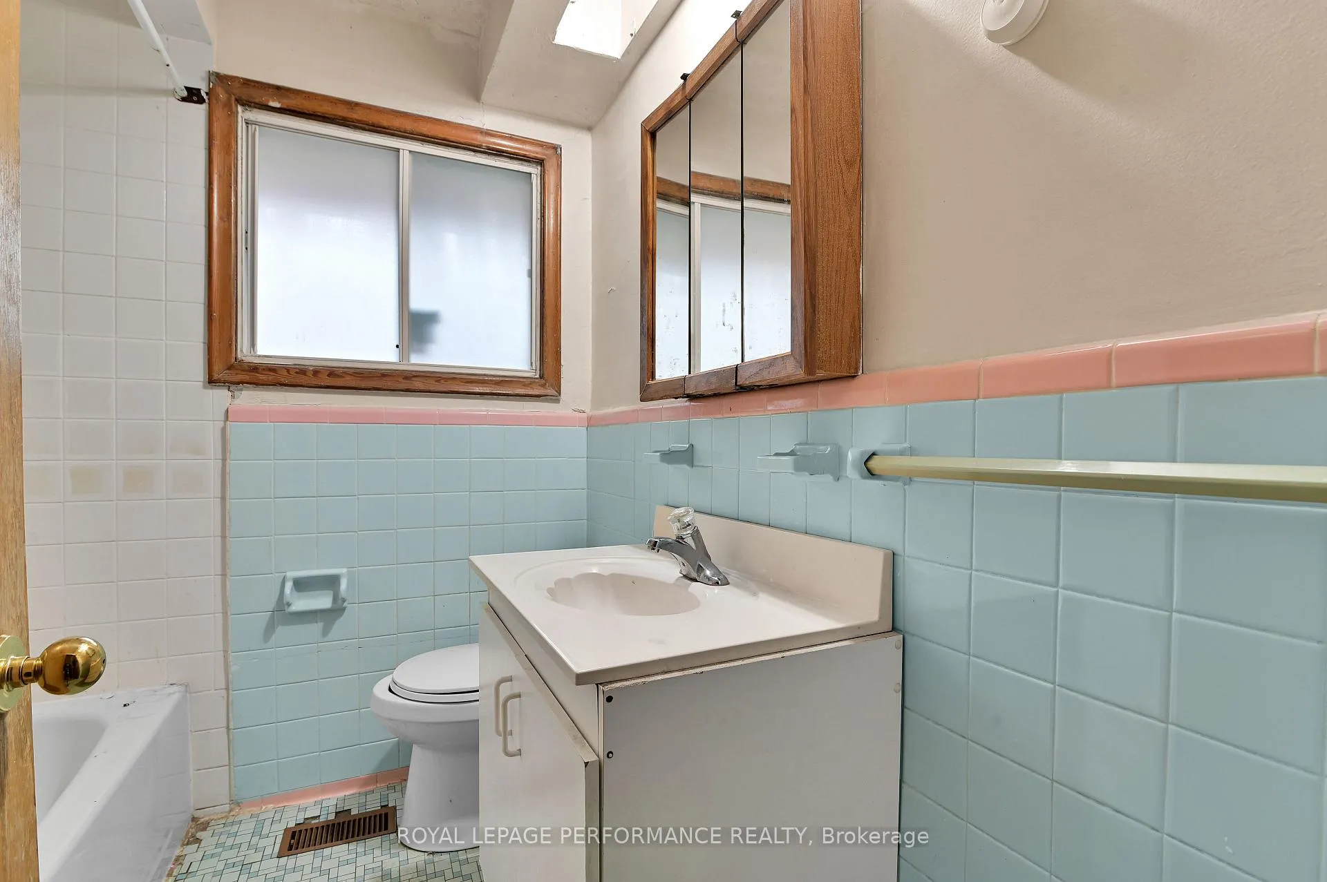 Photo 15 of 759 Pleasant Park Road, Ottawa, Elmvale Acres — HOMEH