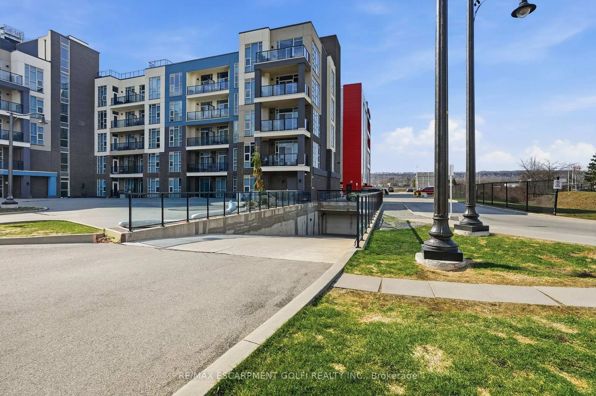 Photo 4 of Unit 304, 10 Concord Place, Grimsby, Grimsby Beach — HOMEH