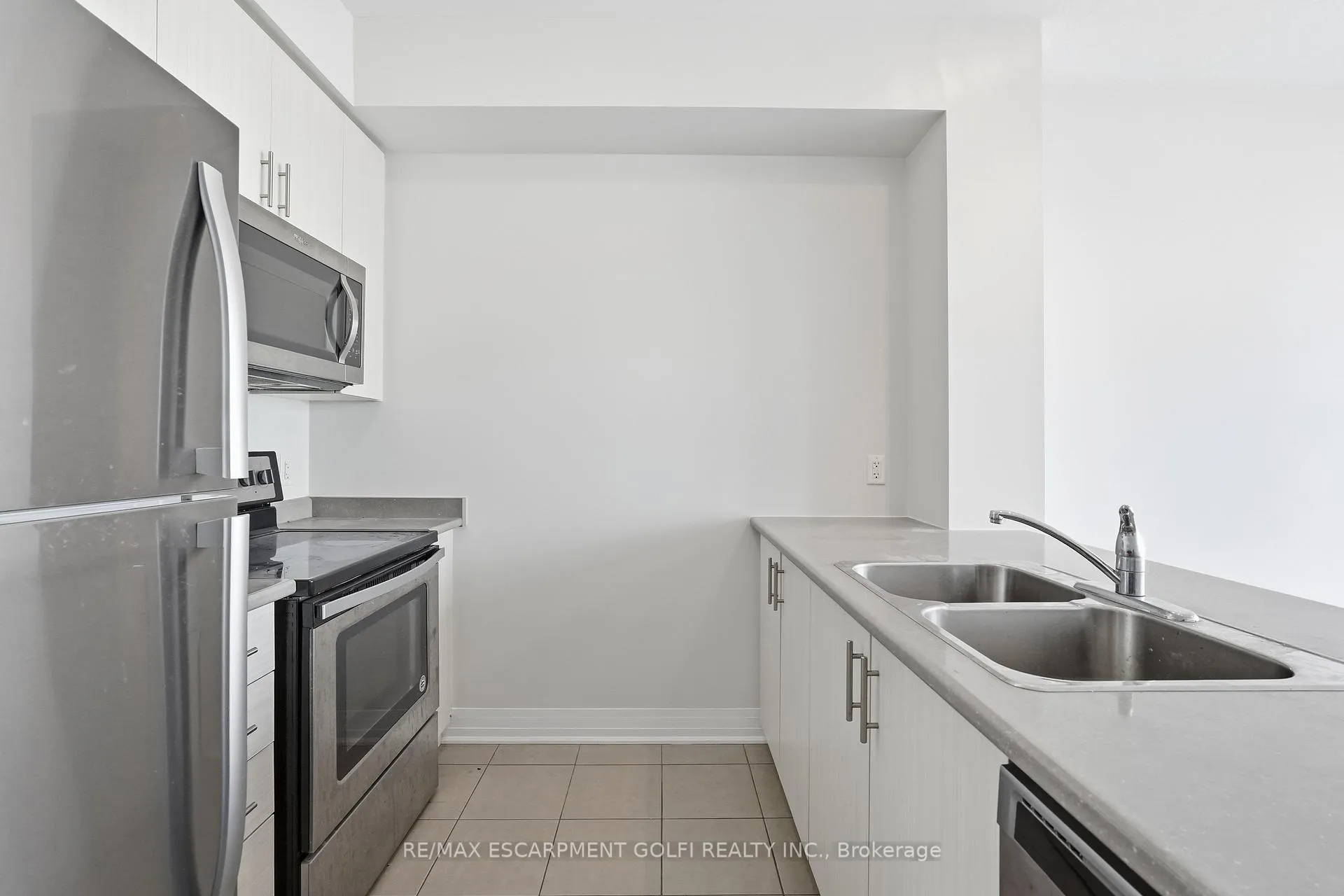 Photo 12 of Unit 304, 10 Concord Place, Grimsby, Grimsby Beach — HOMEH