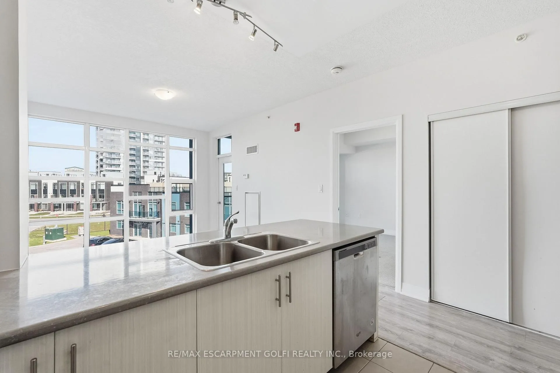 Photo 13 of Unit 304, 10 Concord Place, Grimsby, Grimsby Beach — HOMEH