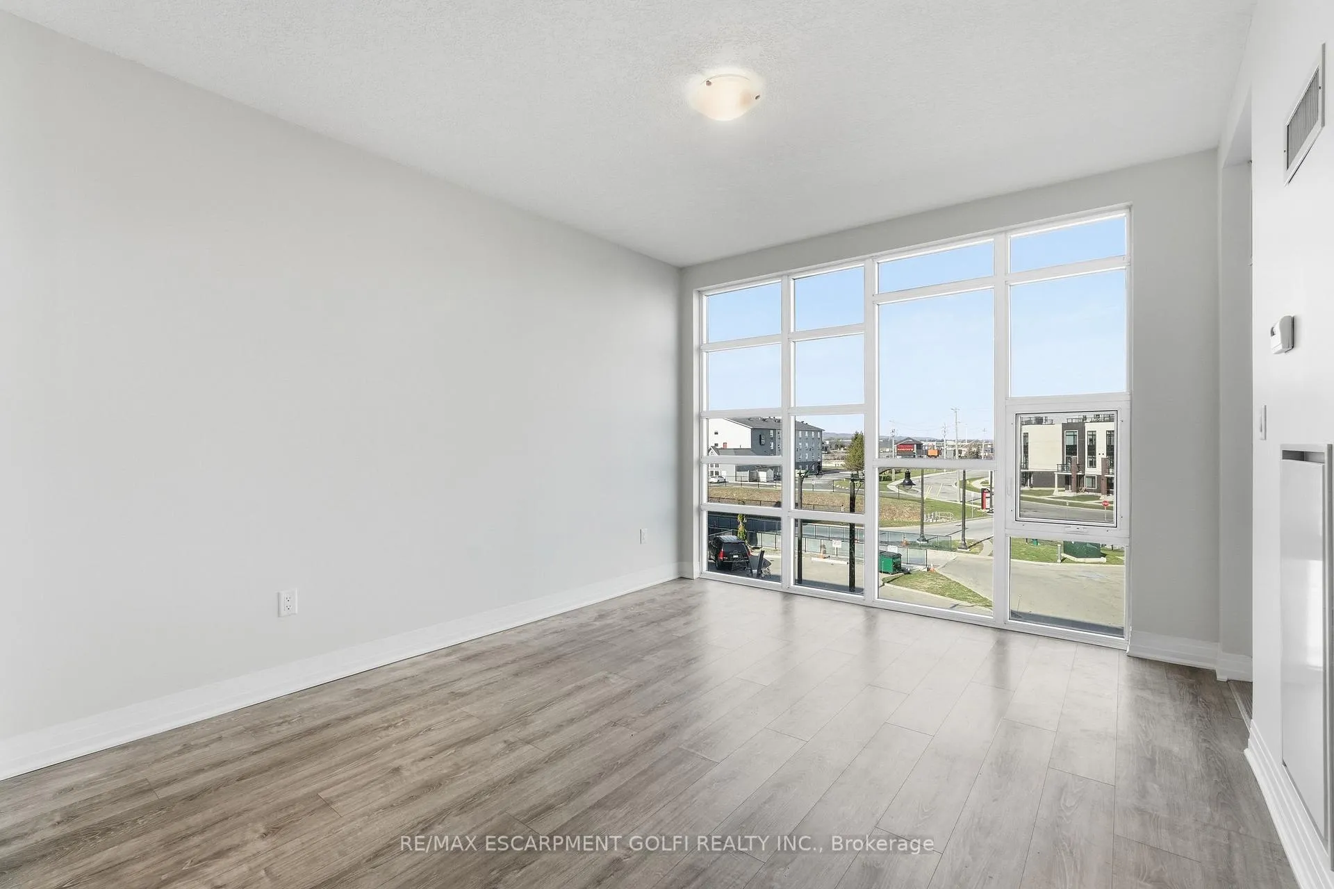 Photo 15 of Unit 304, 10 Concord Place, Grimsby, Grimsby Beach — HOMEH