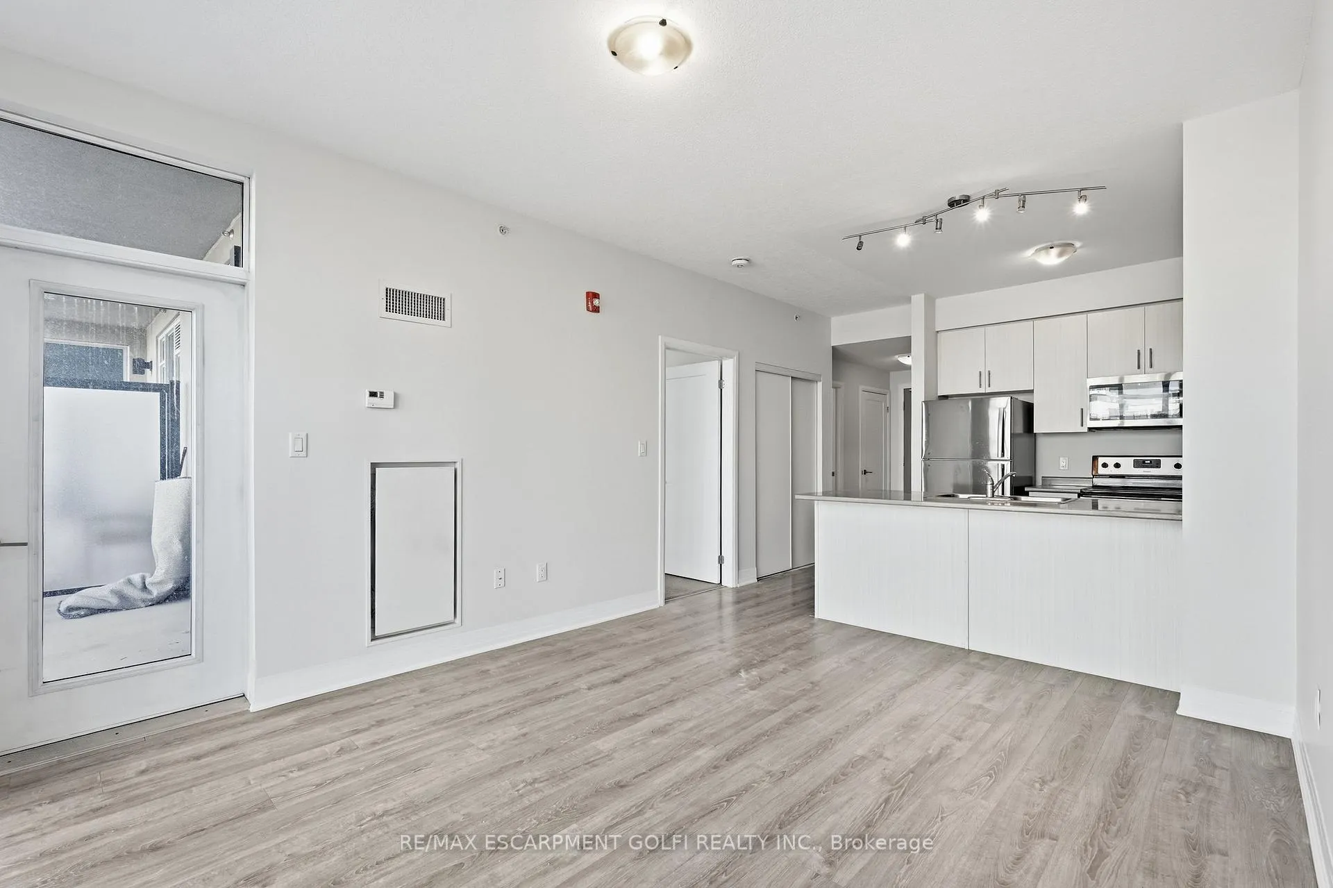 Photo 17 of Unit 304, 10 Concord Place, Grimsby, Grimsby Beach — HOMEH