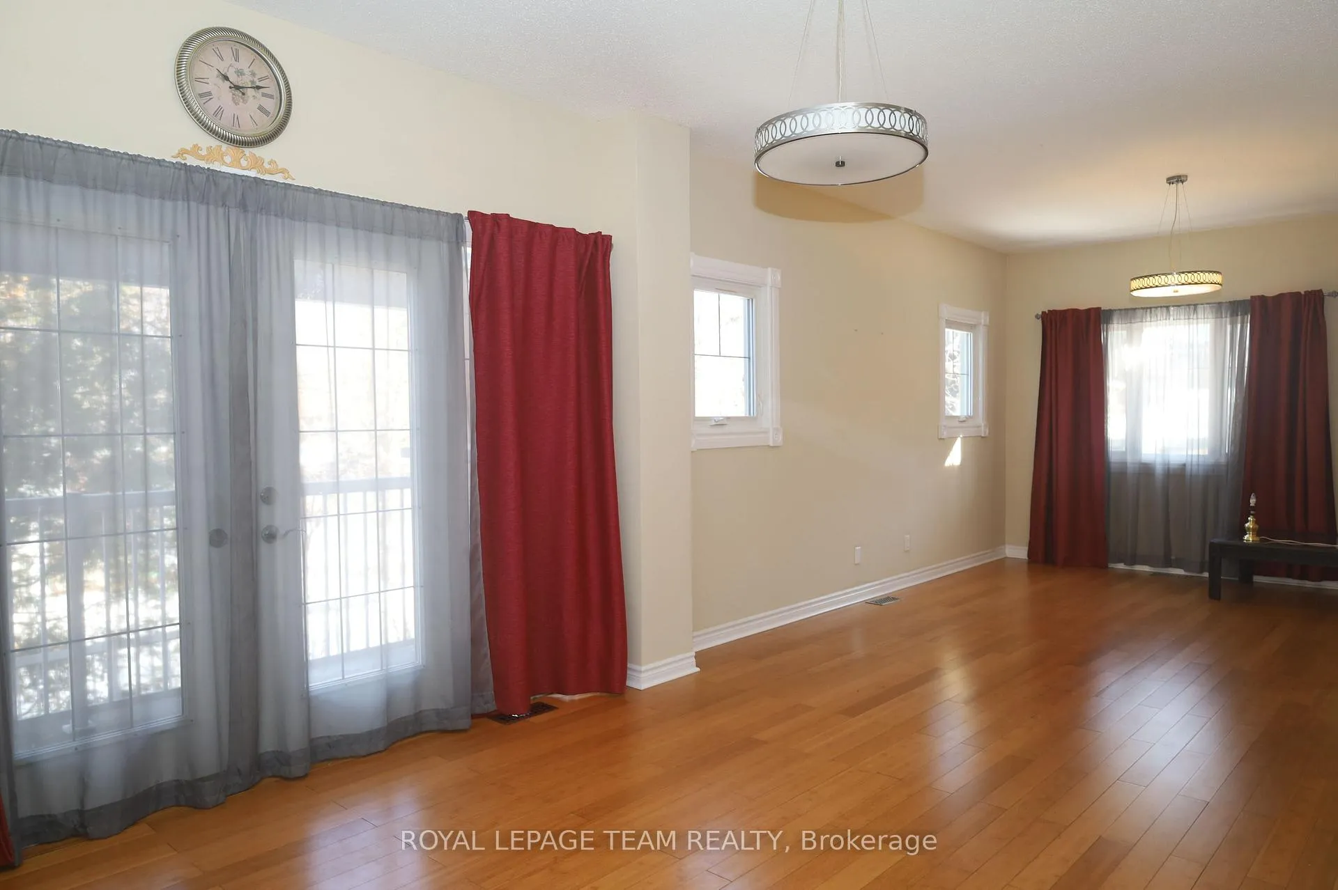 Photo 4 of 2194 Niagara Drive S, Ottawa, Applewood Acres — HOMEH