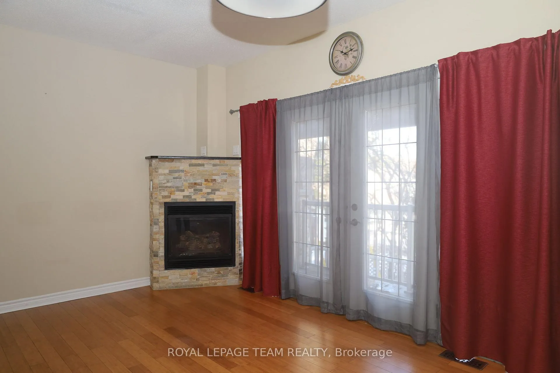 Photo 5 of 2194 Niagara Drive S, Ottawa, Applewood Acres — HOMEH