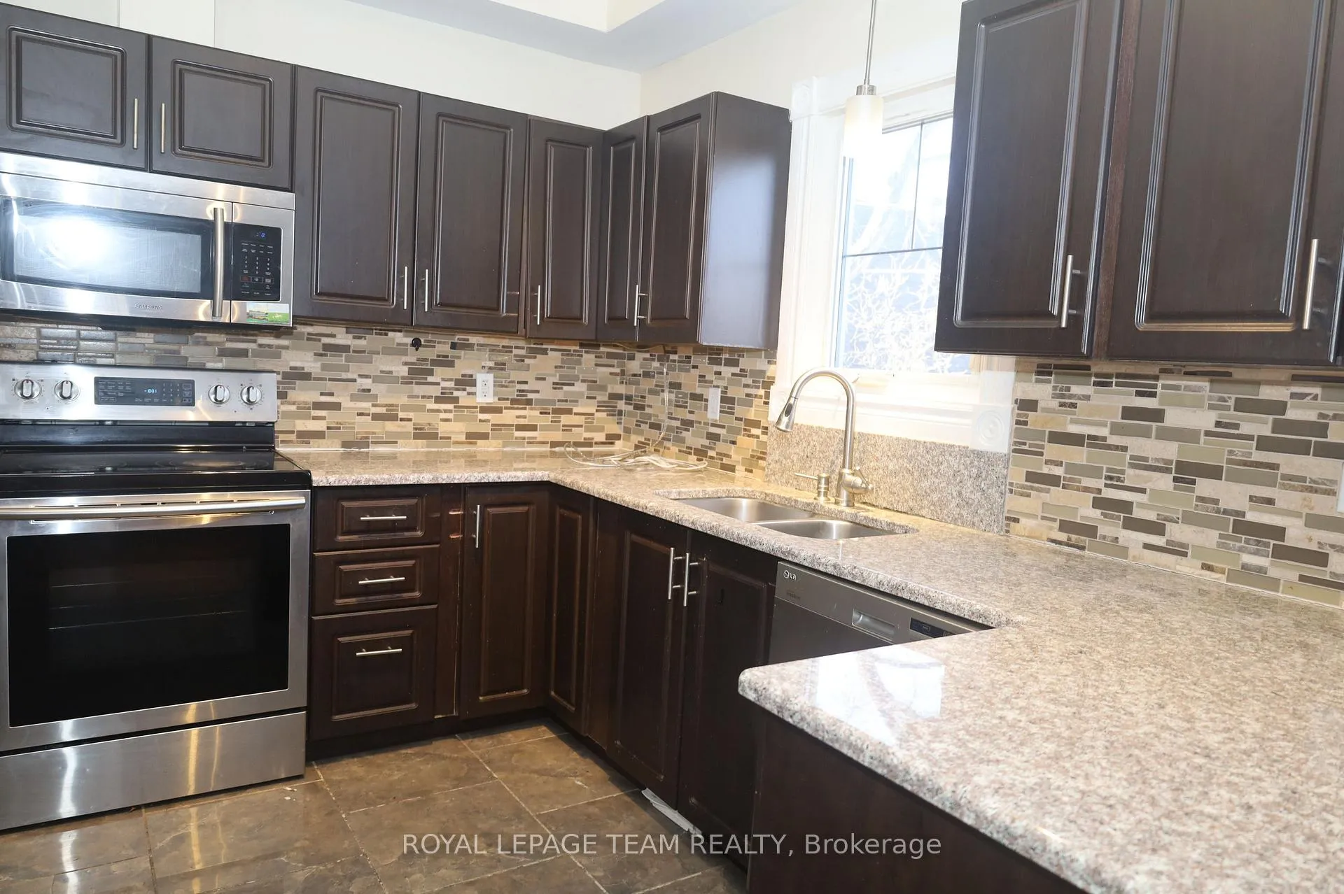 Photo 6 of 2194 Niagara Drive S, Ottawa, Applewood Acres — HOMEH