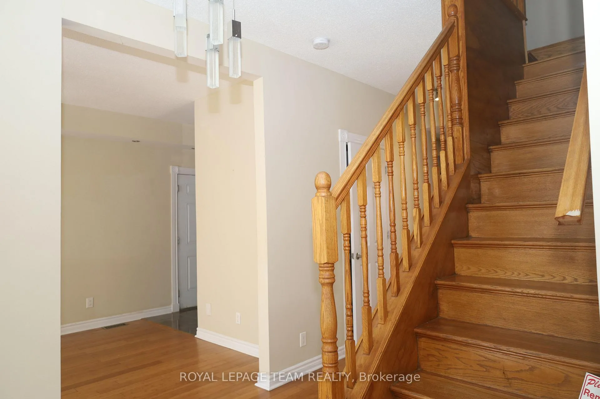 Photo 12 of 2194 Niagara Drive S, Ottawa, Applewood Acres — HOMEH