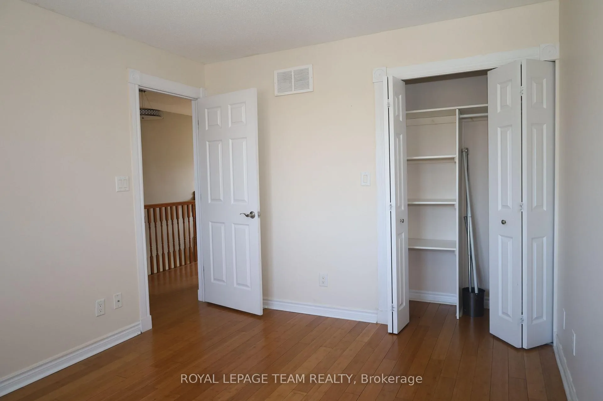 Photo 17 of 2194 Niagara Drive S, Ottawa, Applewood Acres — HOMEH