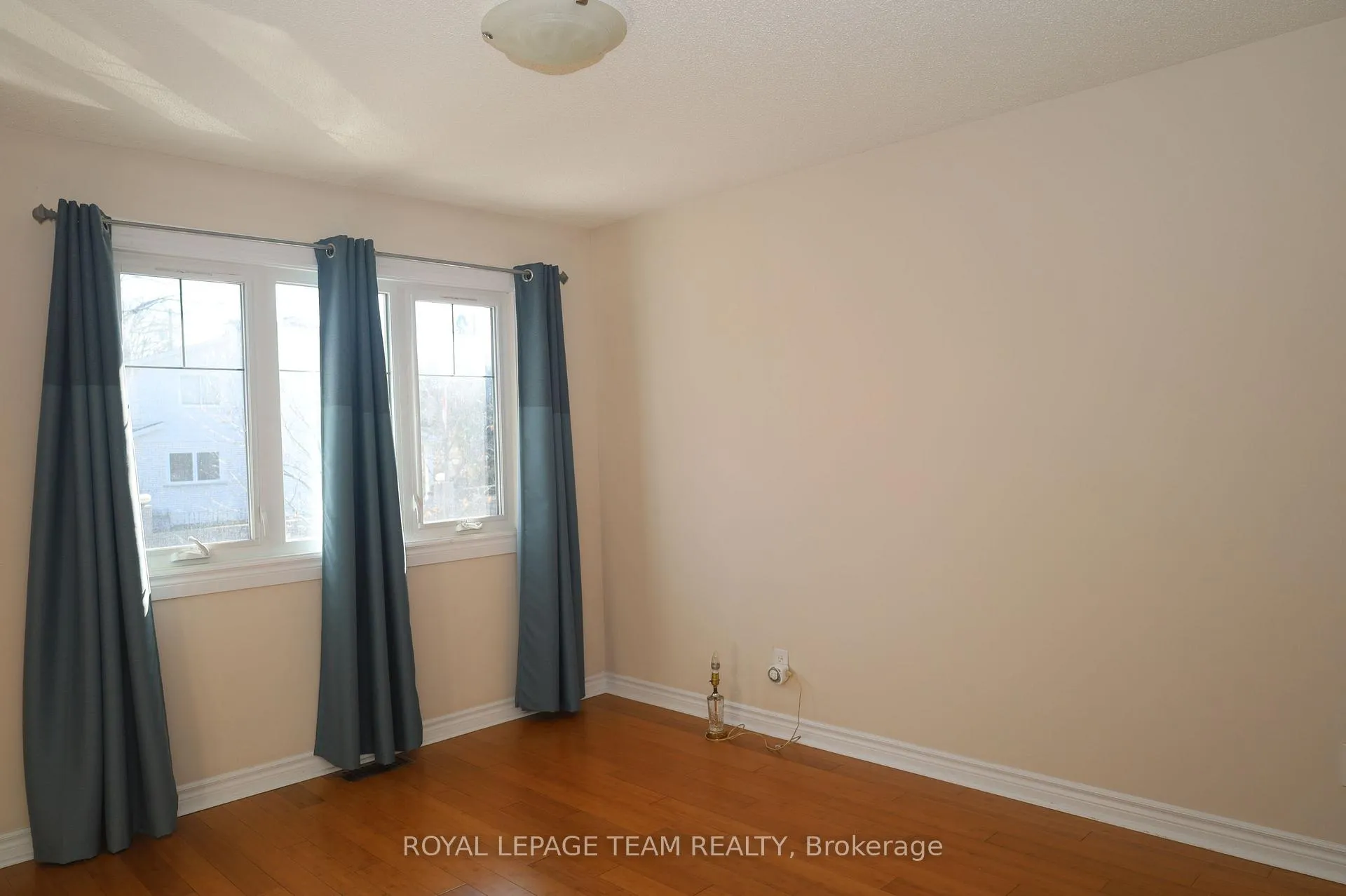 Photo 18 of 2194 Niagara Drive S, Ottawa, Applewood Acres — HOMEH
