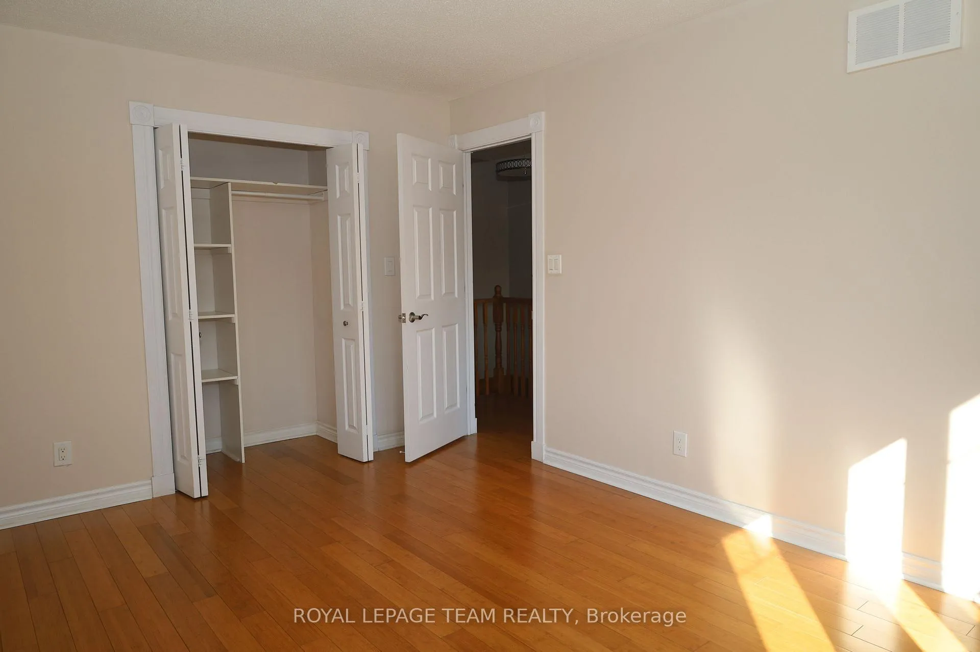 Photo 19 of 2194 Niagara Drive S, Ottawa, Applewood Acres — HOMEH