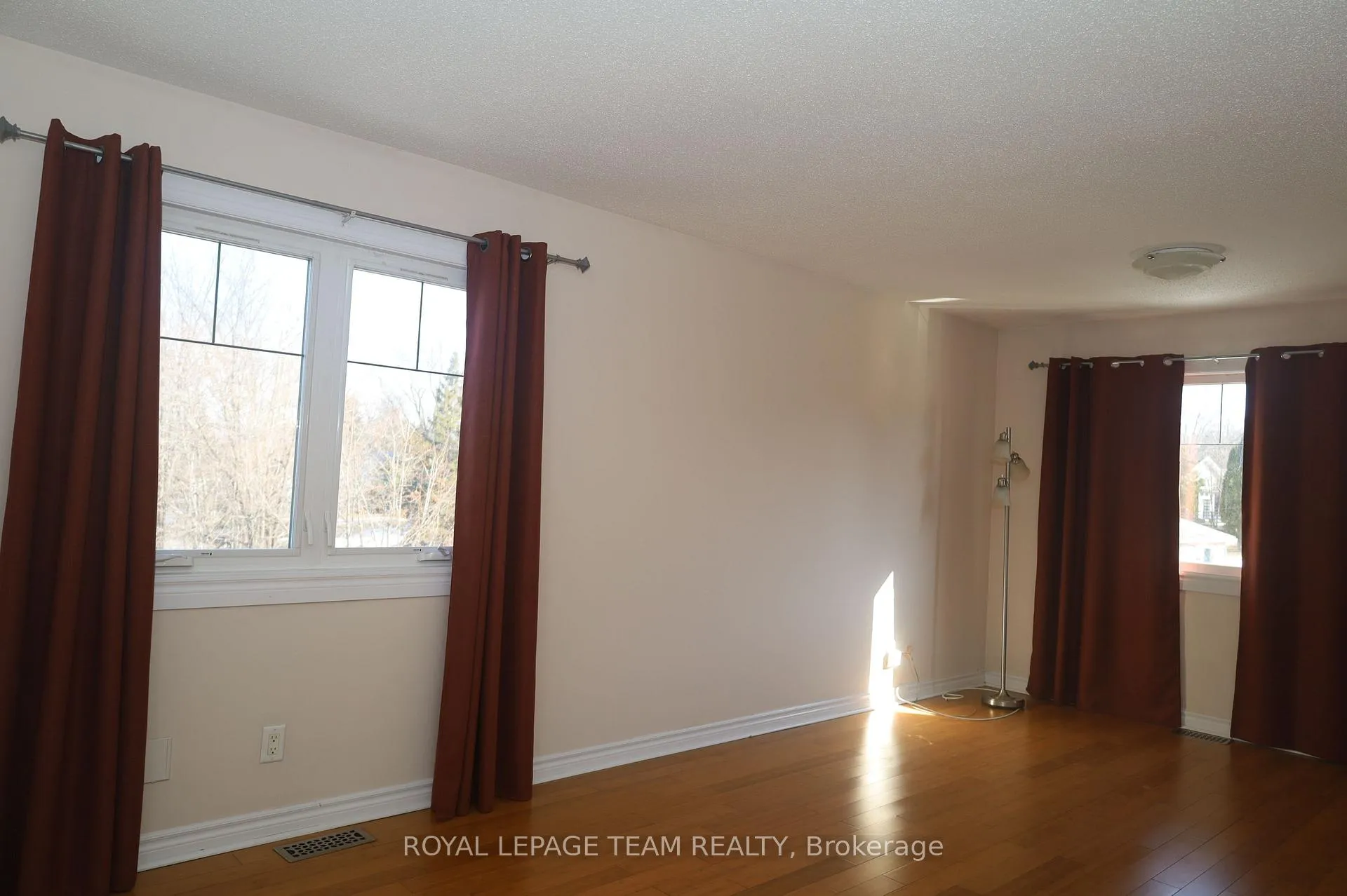 Photo 21 of 2194 Niagara Drive S, Ottawa, Applewood Acres — HOMEH