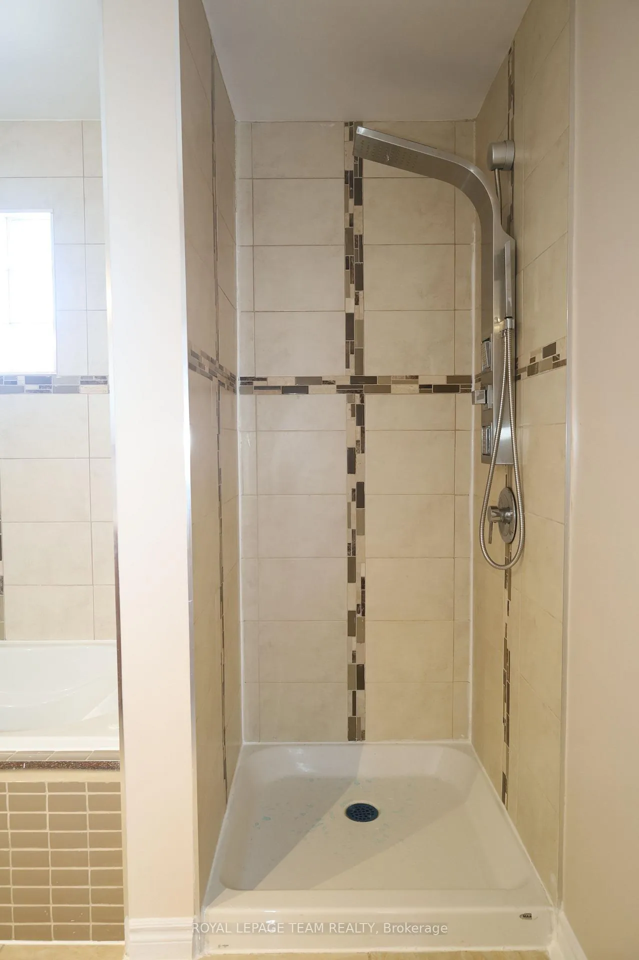 Photo 22 of 2194 Niagara Drive S, Ottawa, Applewood Acres — HOMEH