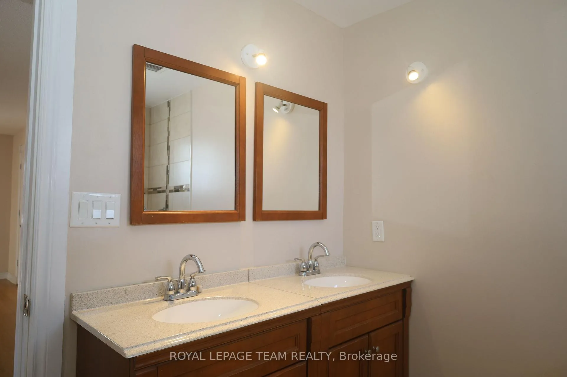 Photo 24 of 2194 Niagara Drive S, Ottawa, Applewood Acres — HOMEH