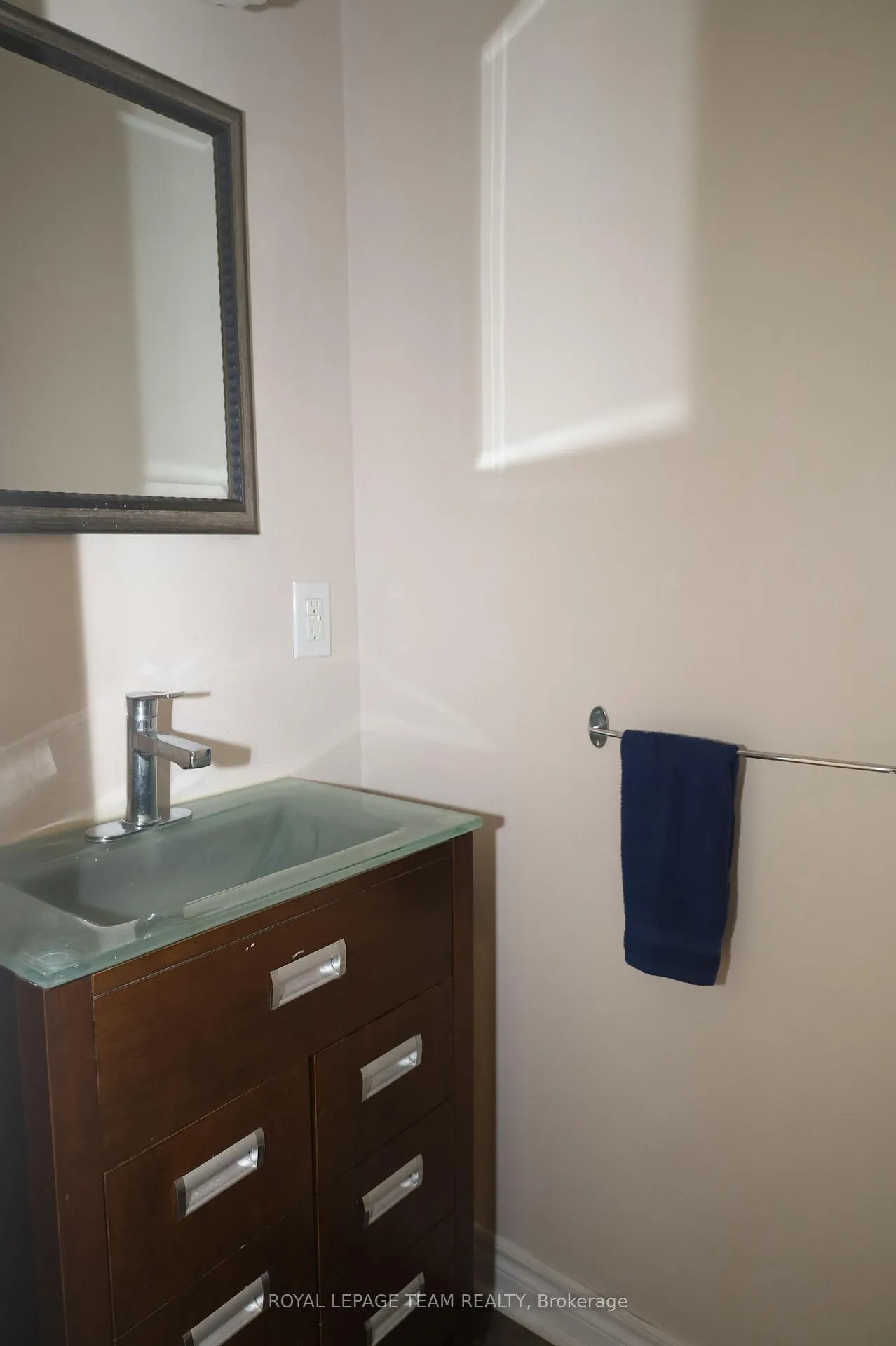 Photo 26 of 2194 Niagara Drive S, Ottawa, Applewood Acres — HOMEH