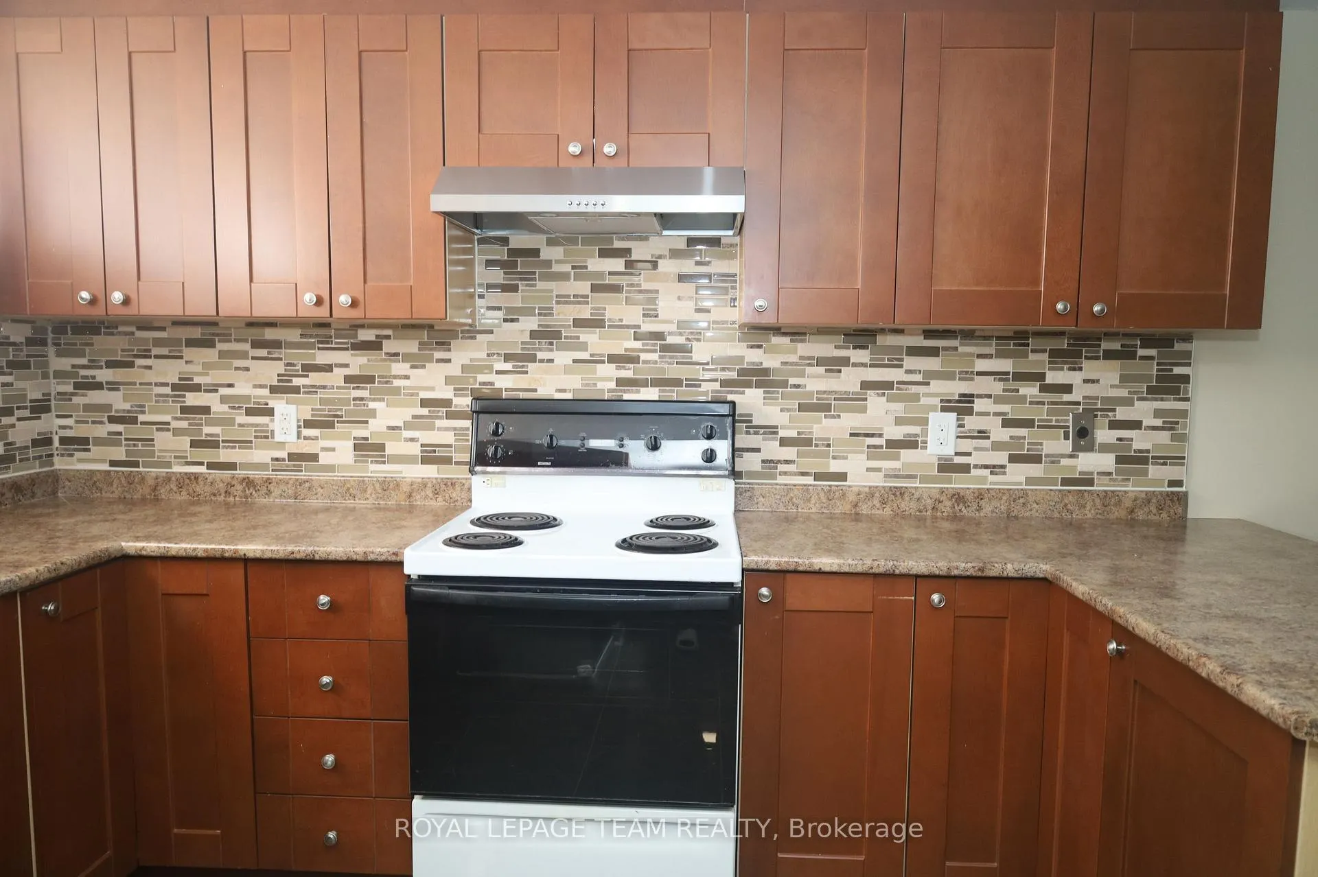 Photo 34 of 2194 Niagara Drive S, Ottawa, Applewood Acres — HOMEH