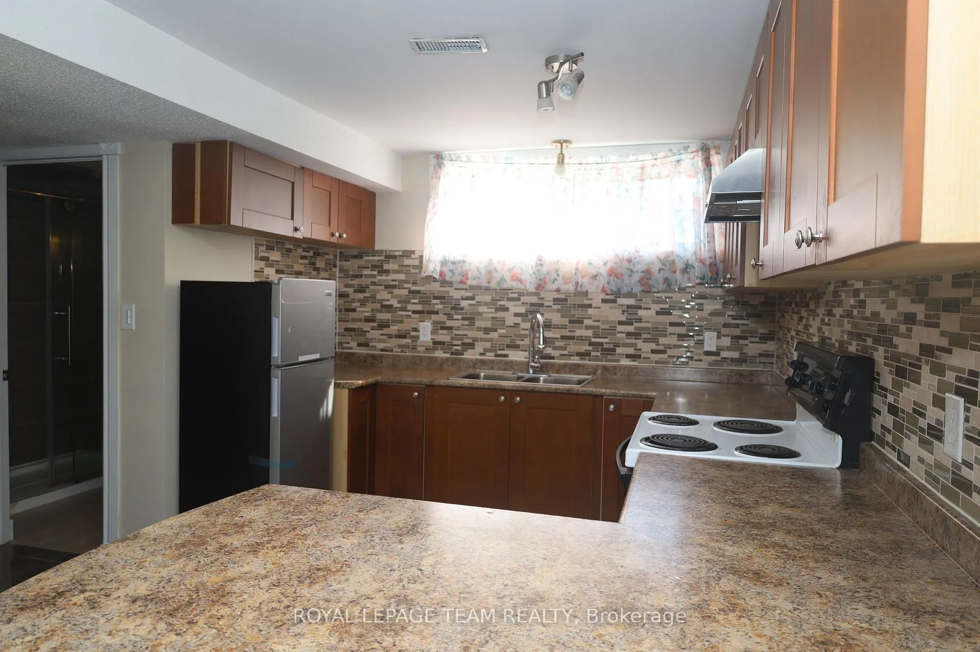 Photo 35 of 2194 Niagara Drive S, Ottawa, Applewood Acres — HOMEH