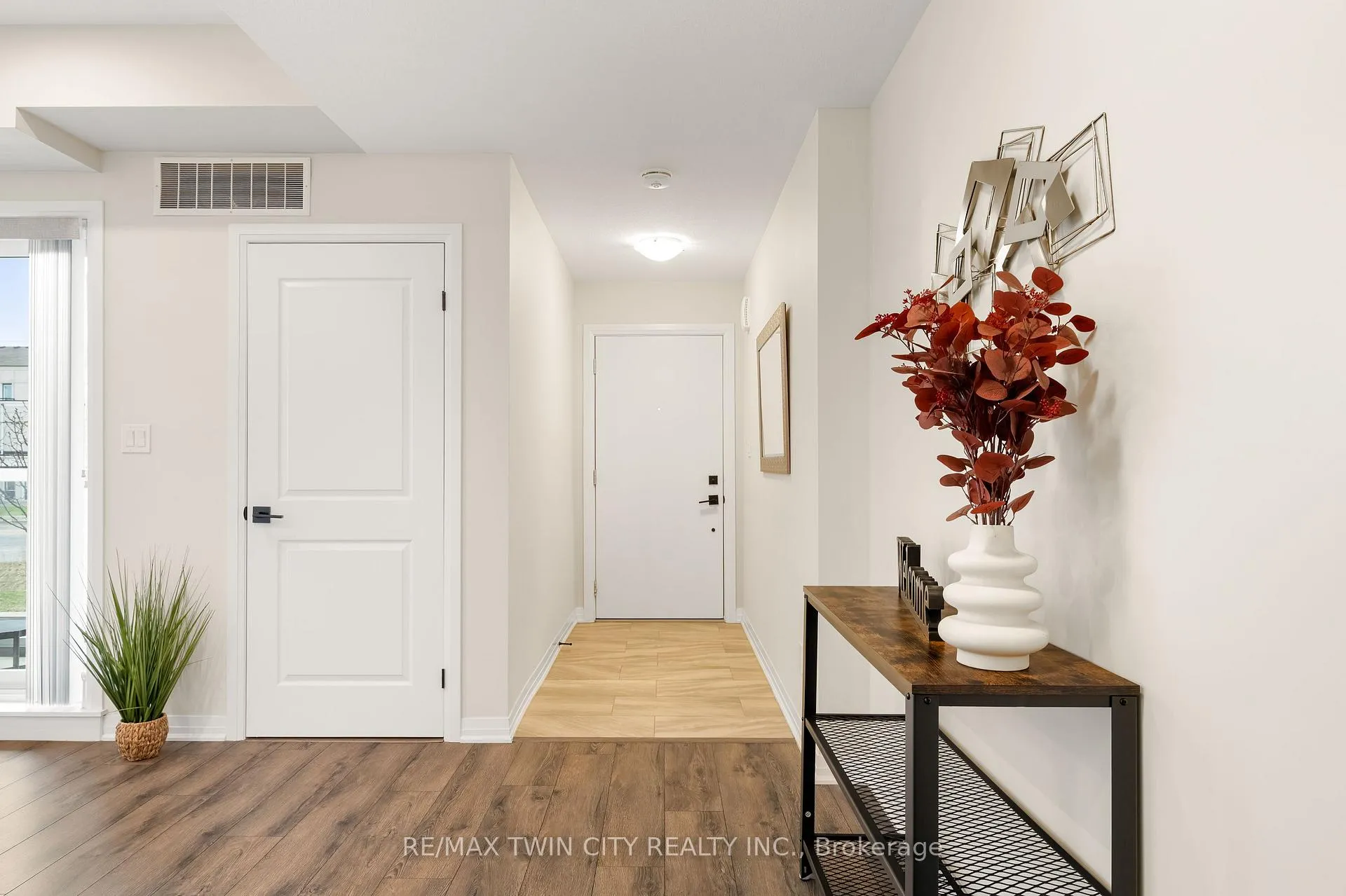 Photo 7 of 1574 Fischer Hallman Road, Kitchener — HOMEH