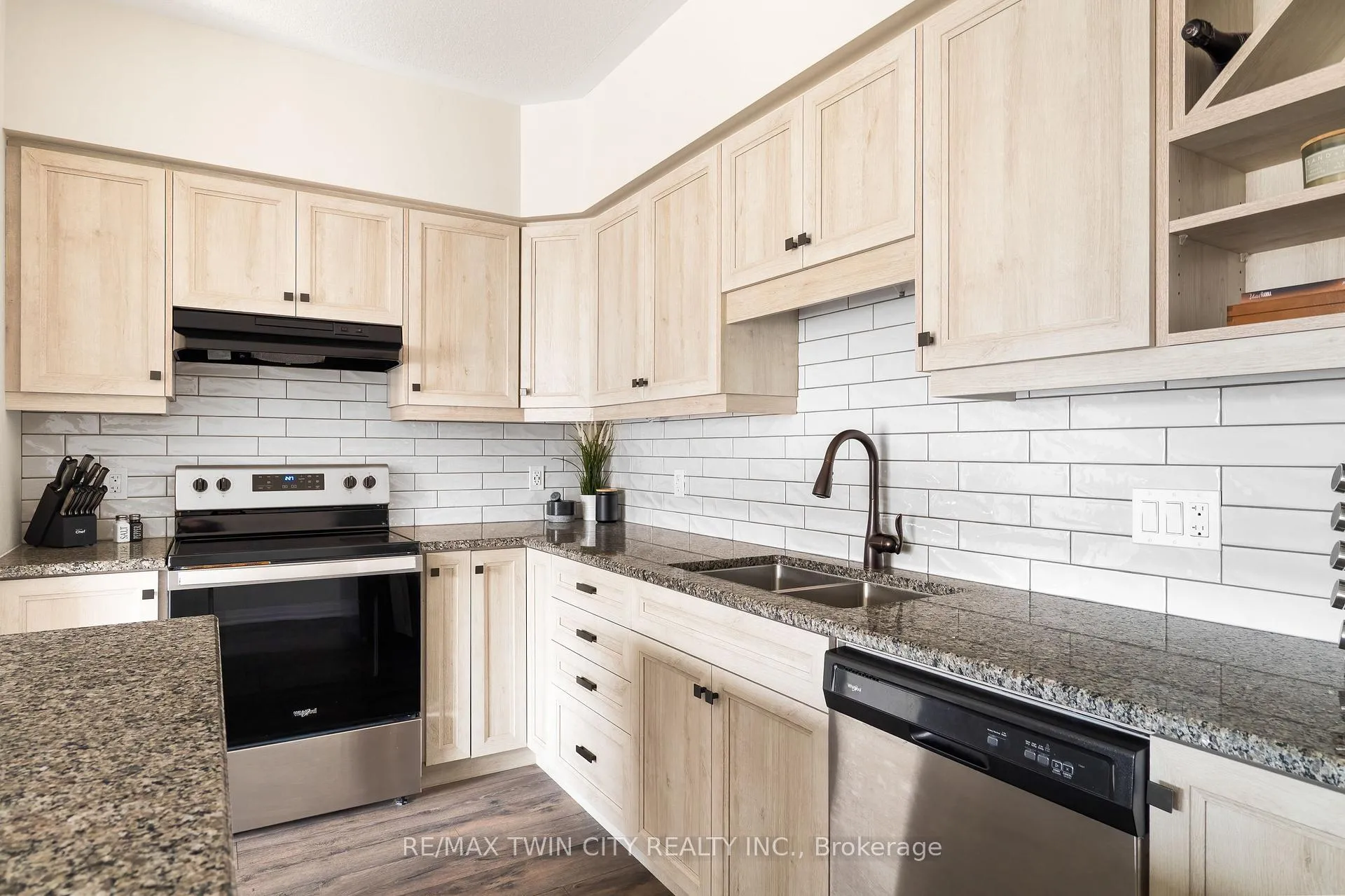 Photo 18 of 1574 Fischer Hallman Road, Kitchener — HOMEH
