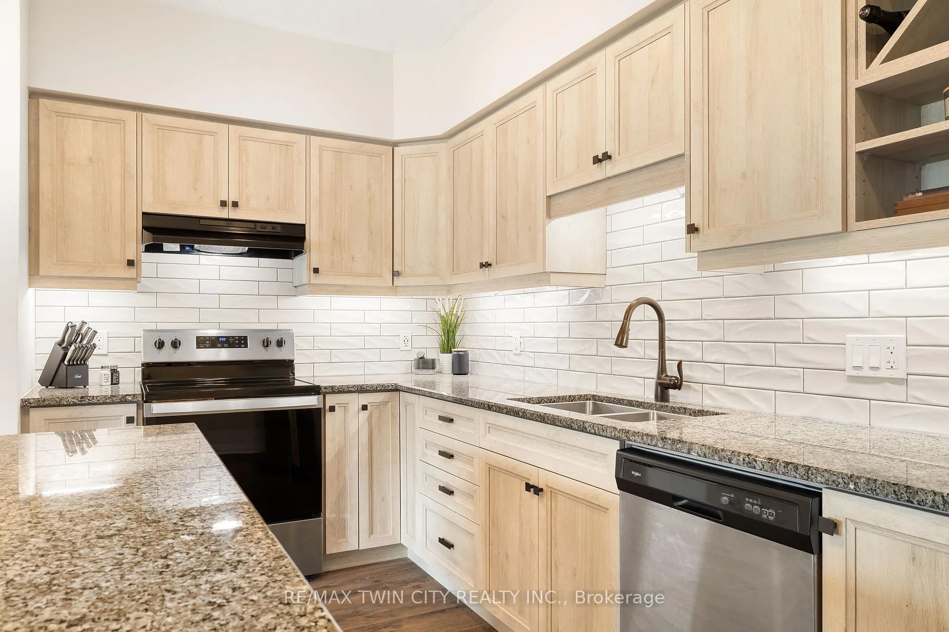 Photo 21 of 1574 Fischer Hallman Road, Kitchener — HOMEH