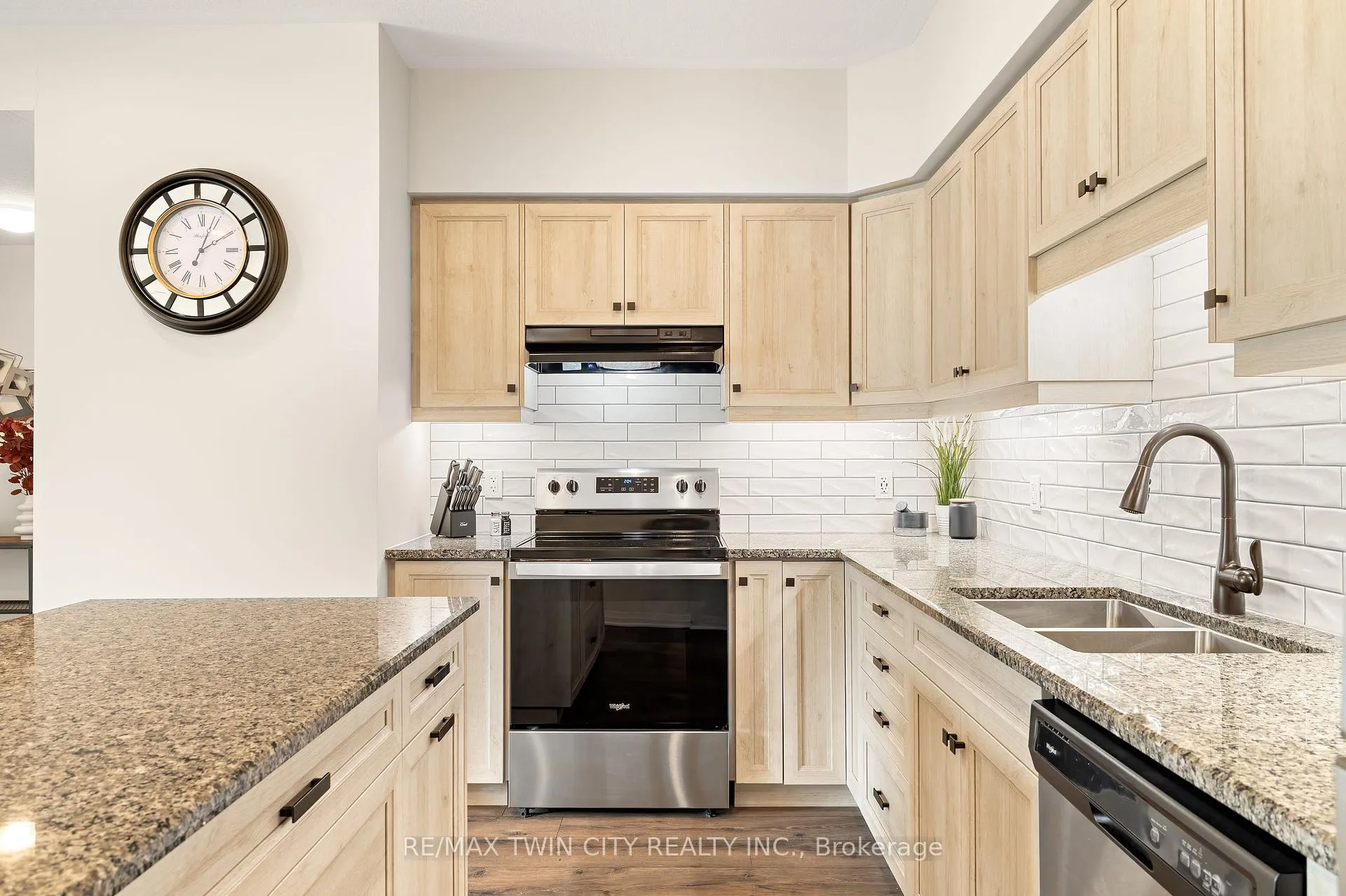 Photo 22 of 1574 Fischer Hallman Road, Kitchener — HOMEH